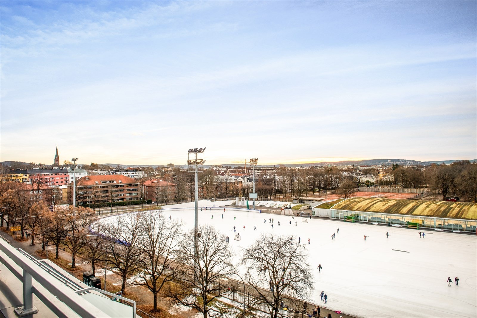 Leiligheten har en meget sentral beliggenhet i en attraktiv gate med umiddelbar nærhet til alt av shoppingmuligheter, mattilbud, grøntområder og kultur Galleribilde