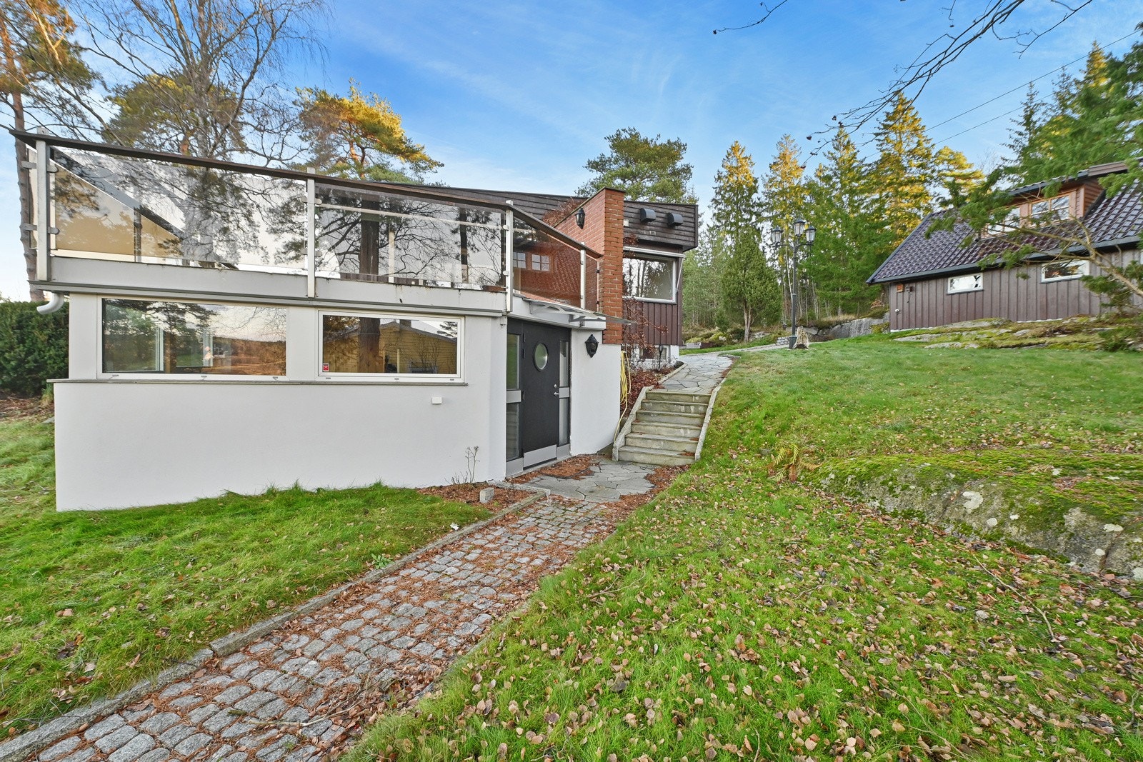 For det øverste huset er det fagmessig usikkert om manglende som er avdekket lar seg utbedre. Galleribilde