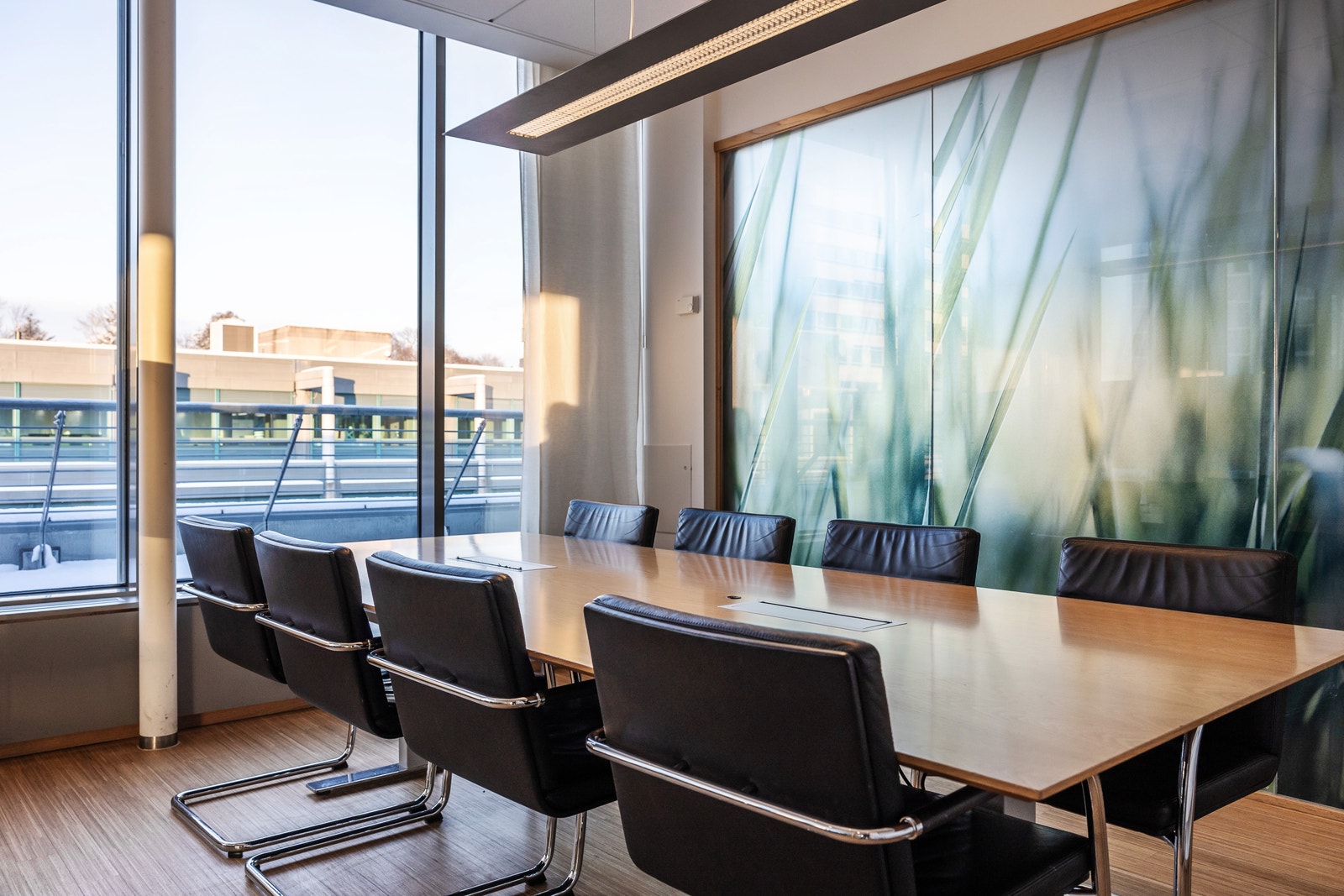 Ifm kantinen har vi 3 felles møterom som kan reserveres av brukerne i bygget. Kantinen ordner gjerne med møte mat til ditt møte. Galleribilde