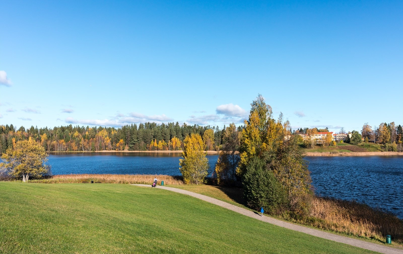 Boligen ligger like ved Nordbytjernet som er et nydelig område for lek, trening og rekreasjon. Galleribilde