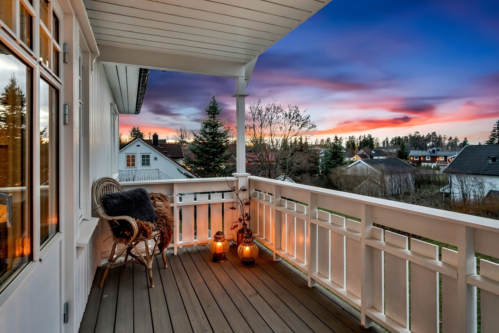 Verandaen er på ca. 7 kvm og har fin utsikt over nærområdet. Galleribilde