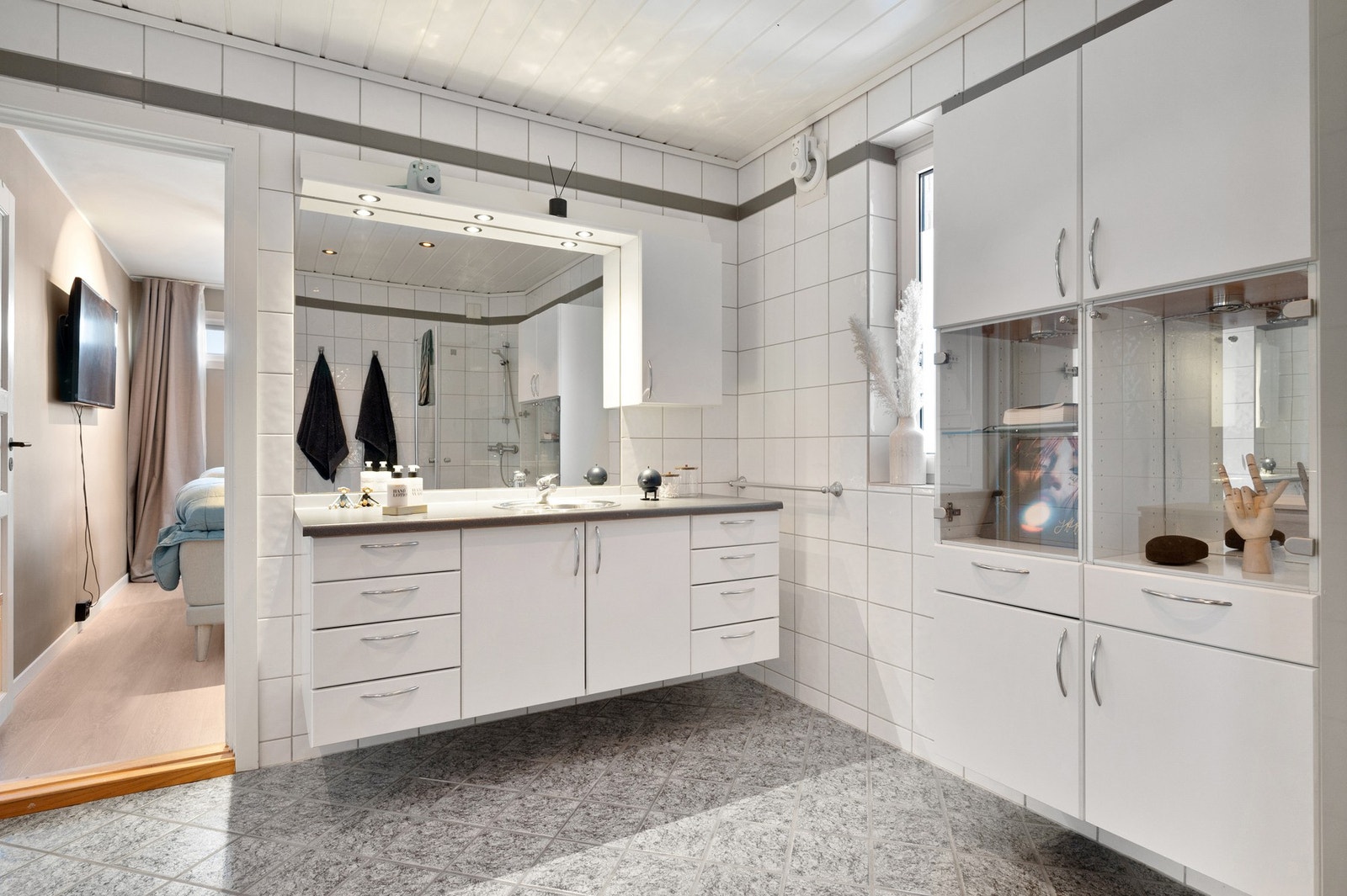 Stort og fint bad på 9,3 kvadratmeter. Galleribilde