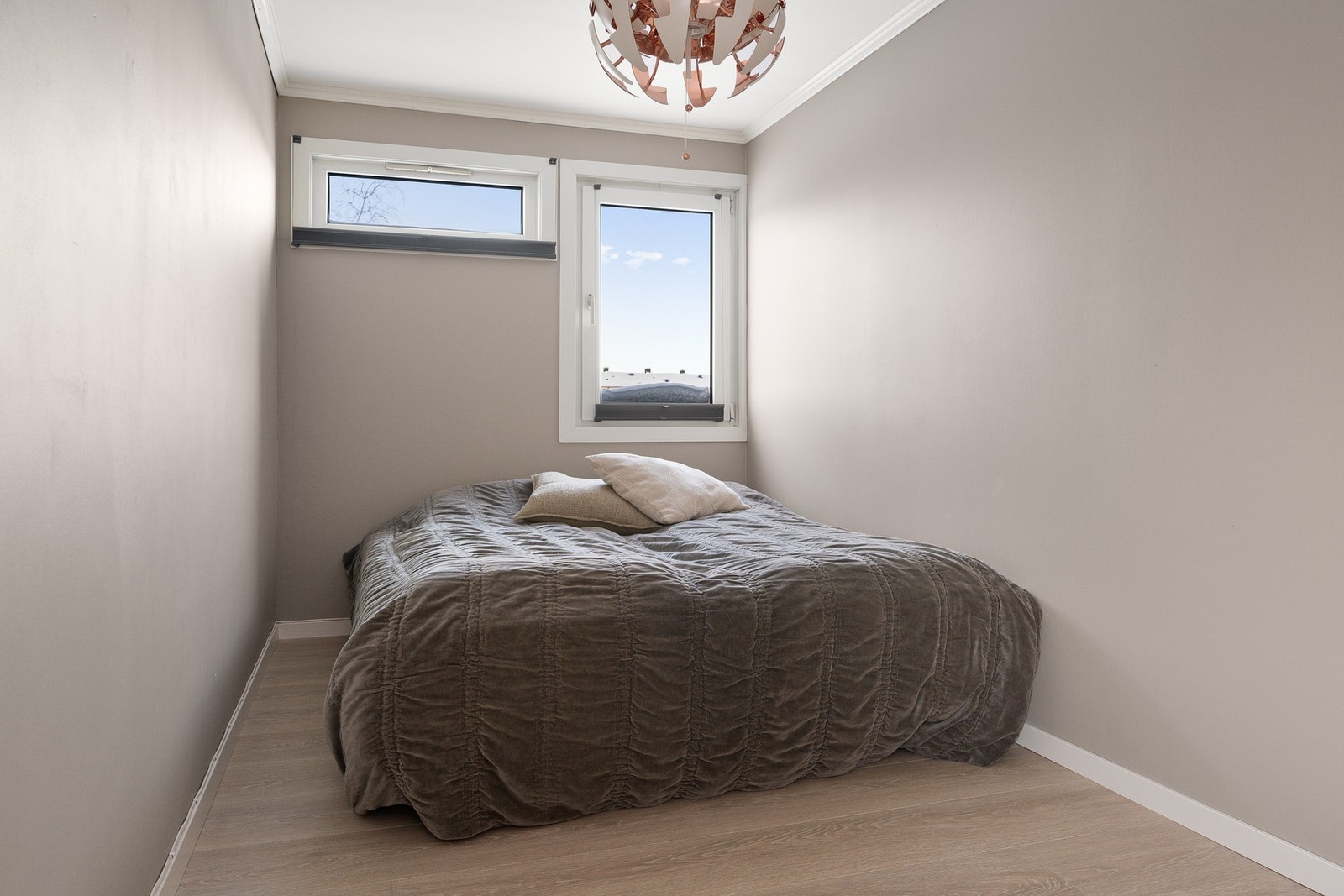 Leiligheten har 3 soverom på 12,3 kvm, 8,6 kvm og 8,4 kvm. Galleribilde