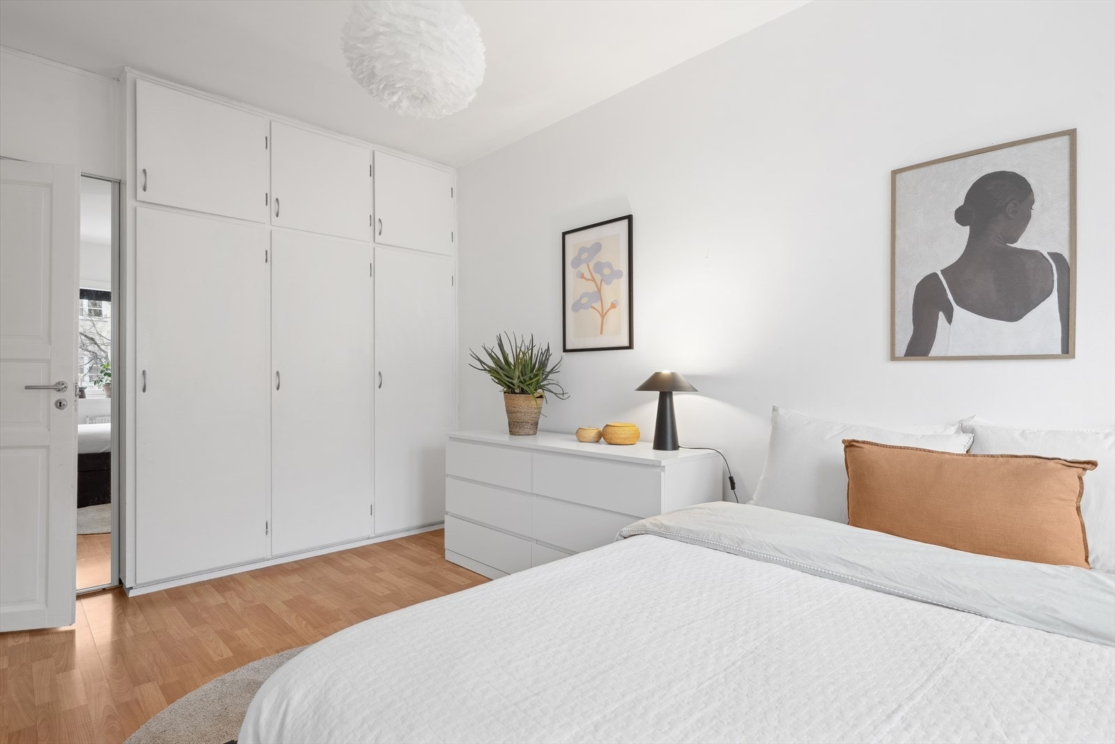 Plassbygd skap på soverommet Galleribilde