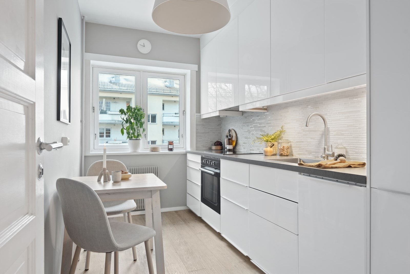 Hyggelig kjøkken med spiseplass Galleribilde