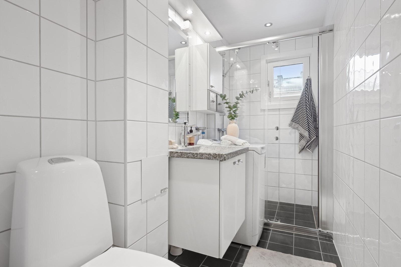 Bad og røranlegg ble rehabilitert i perioden 2002-2004 i regi av borettslaget Galleribilde