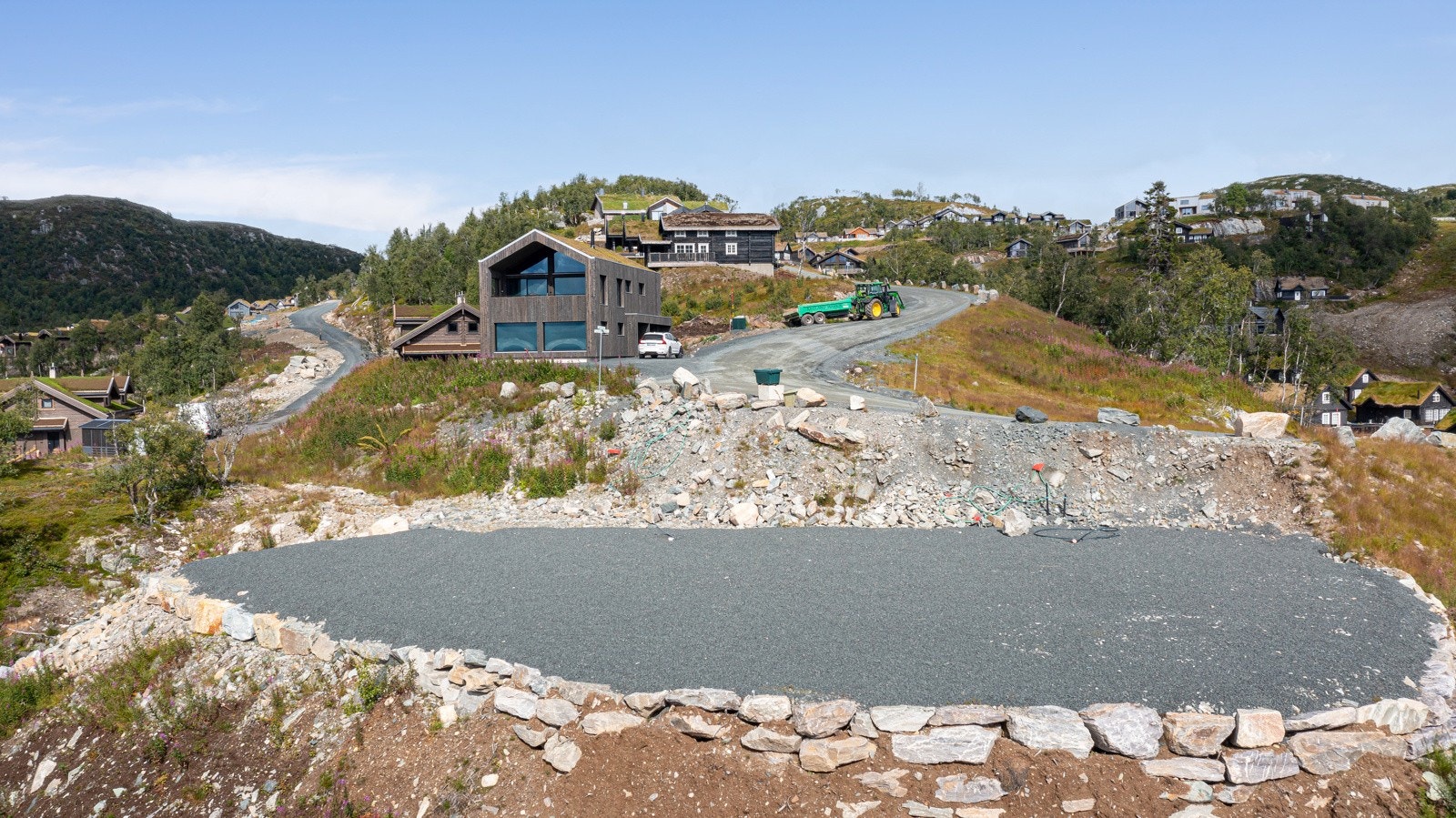 Strøm, vann, avløp og rør til fiber frem til tomten Galleribilde