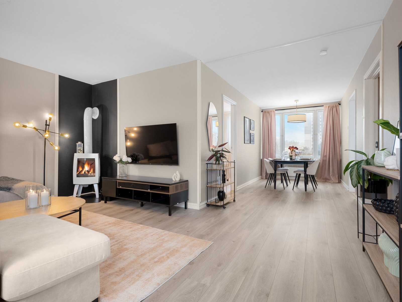 Delikat og innbydende 3(4)-roms beliggende i byggets 3. etasje. Galleribilde