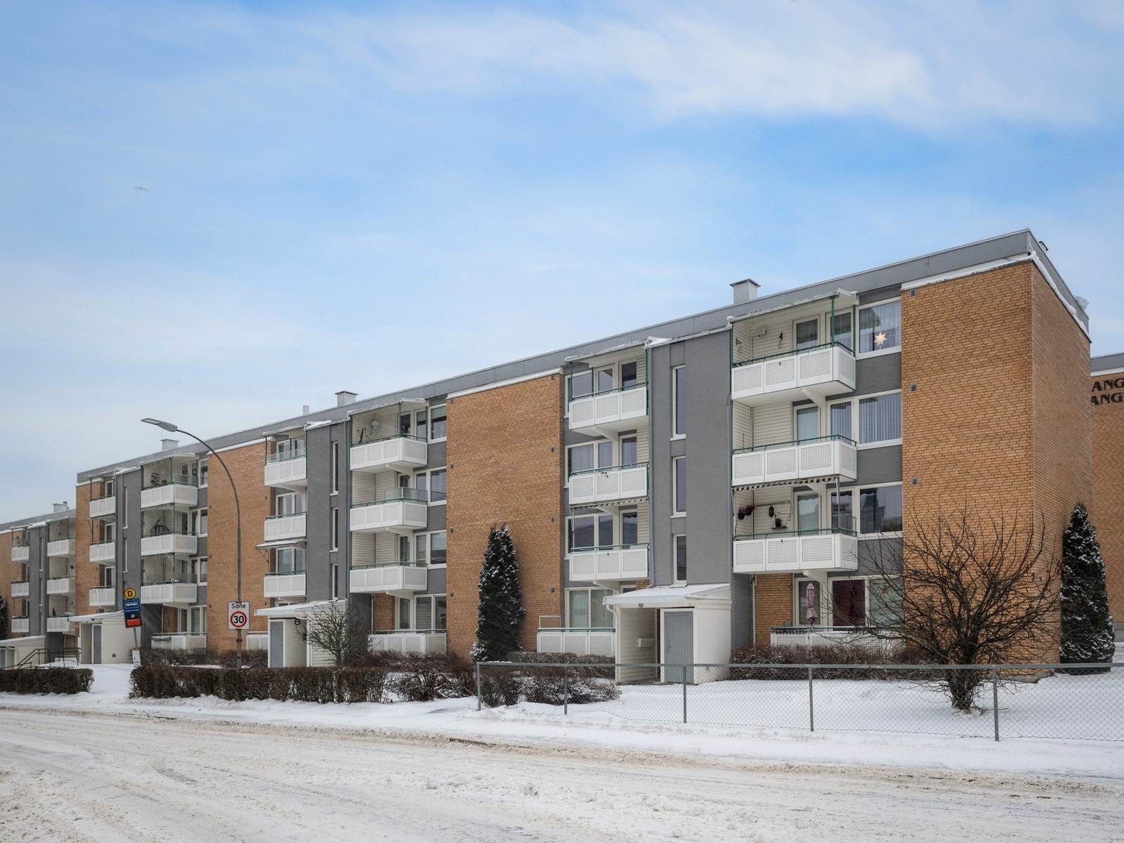 Her bor du i et veldrevet borettslag rett ved Manglerud senter. Galleribilde