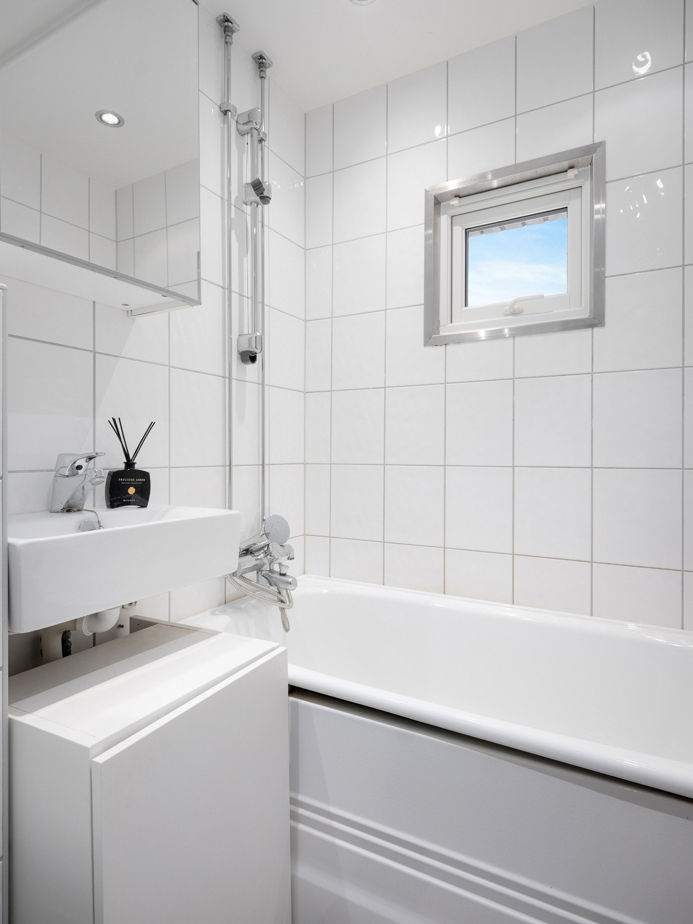 Vinduet gir effektive muligheter for naturlig ventilasjon og god utlufting. Galleribilde