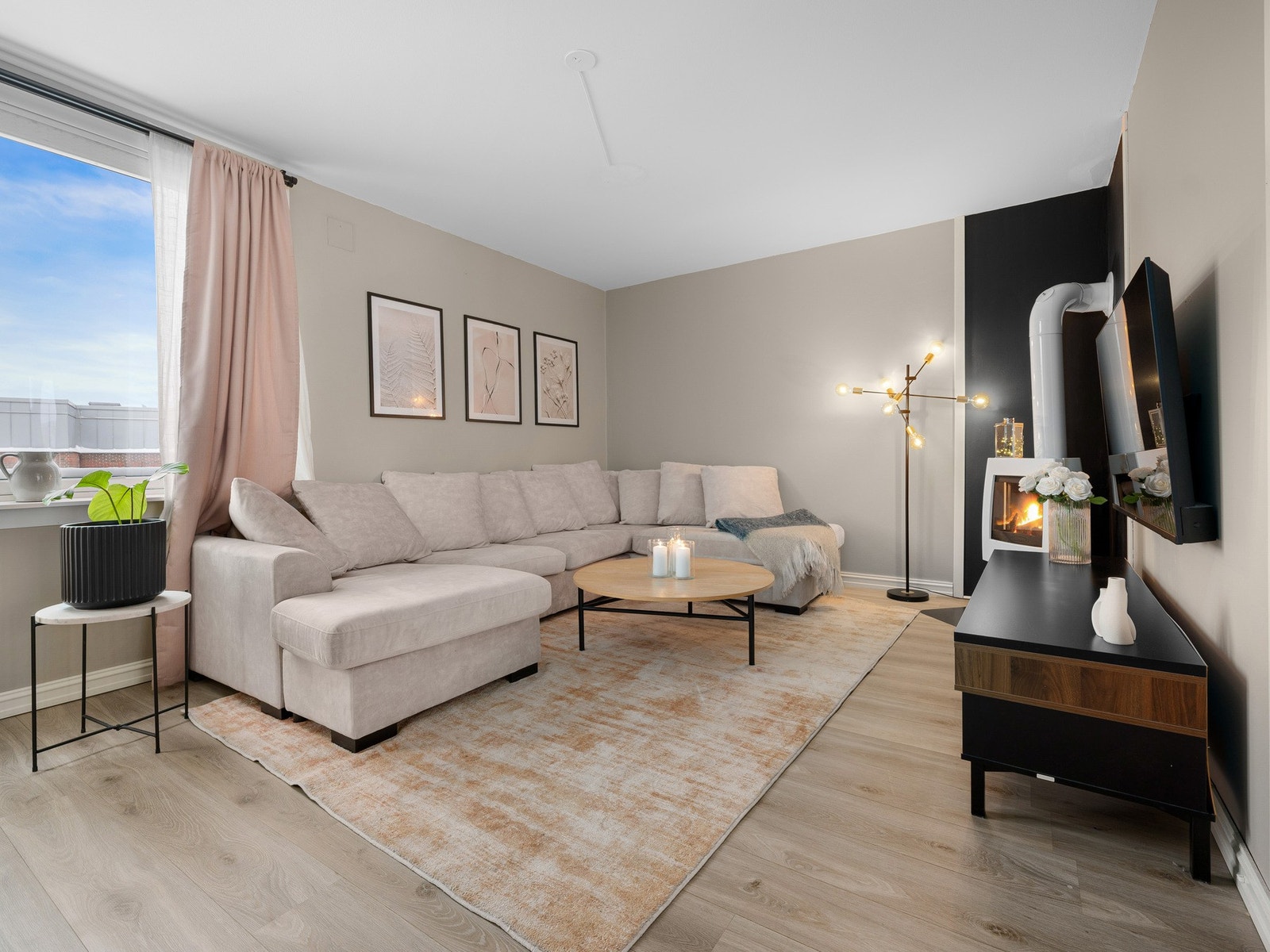 Velkommen til Beiteveien 8, presentert av Tinholt Eiendomsmegling. Galleribilde