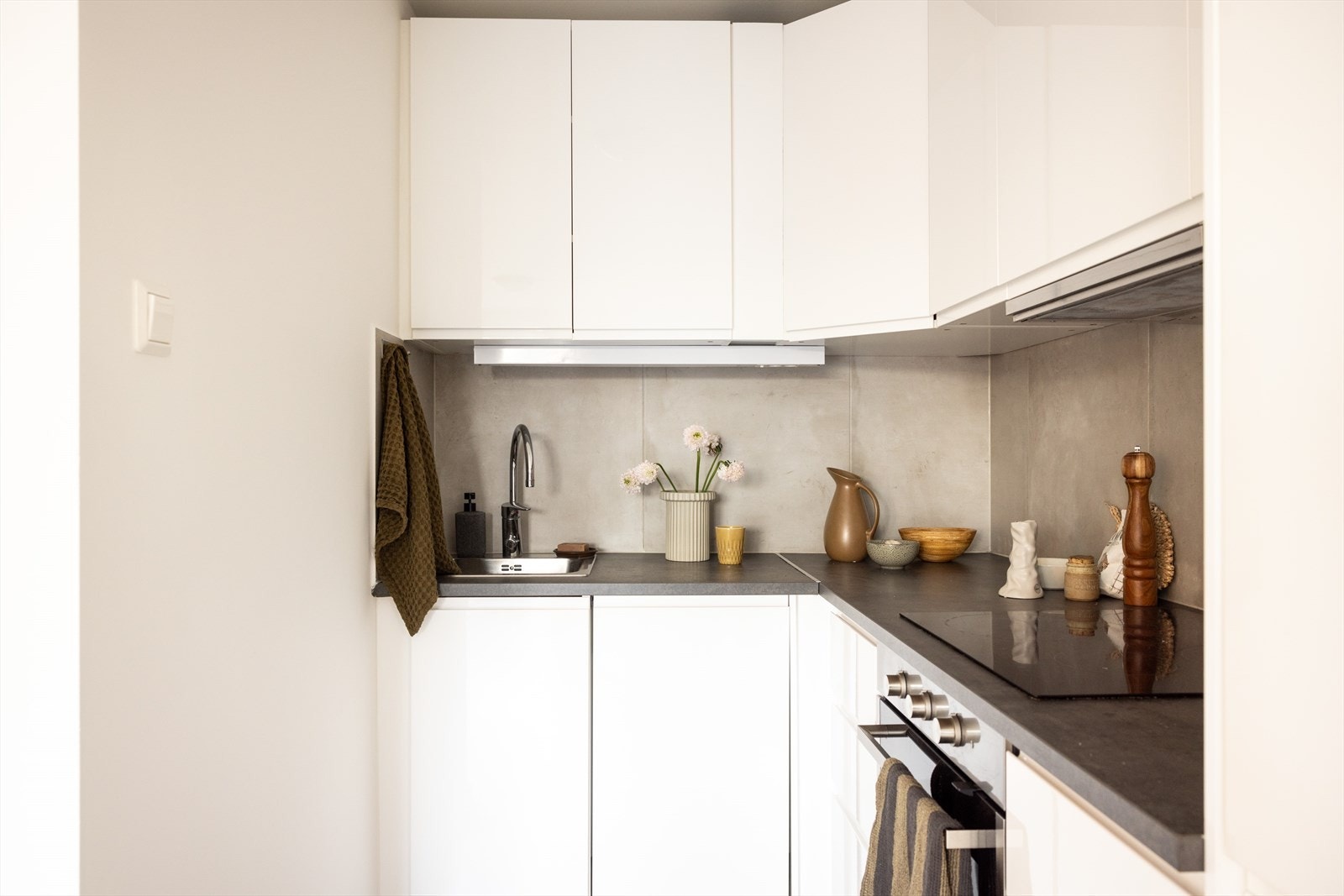 God plass til lagring i over og underskap Galleribilde