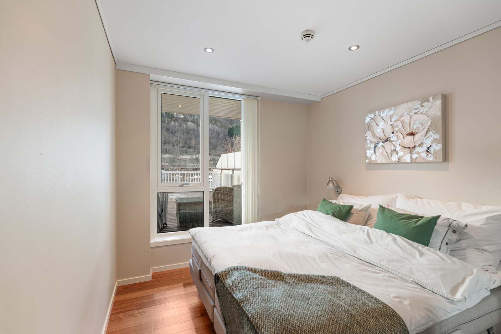 Leiligheten har to soverom, der det ene er beliggende mot sør og det andre mot nord Galleribilde