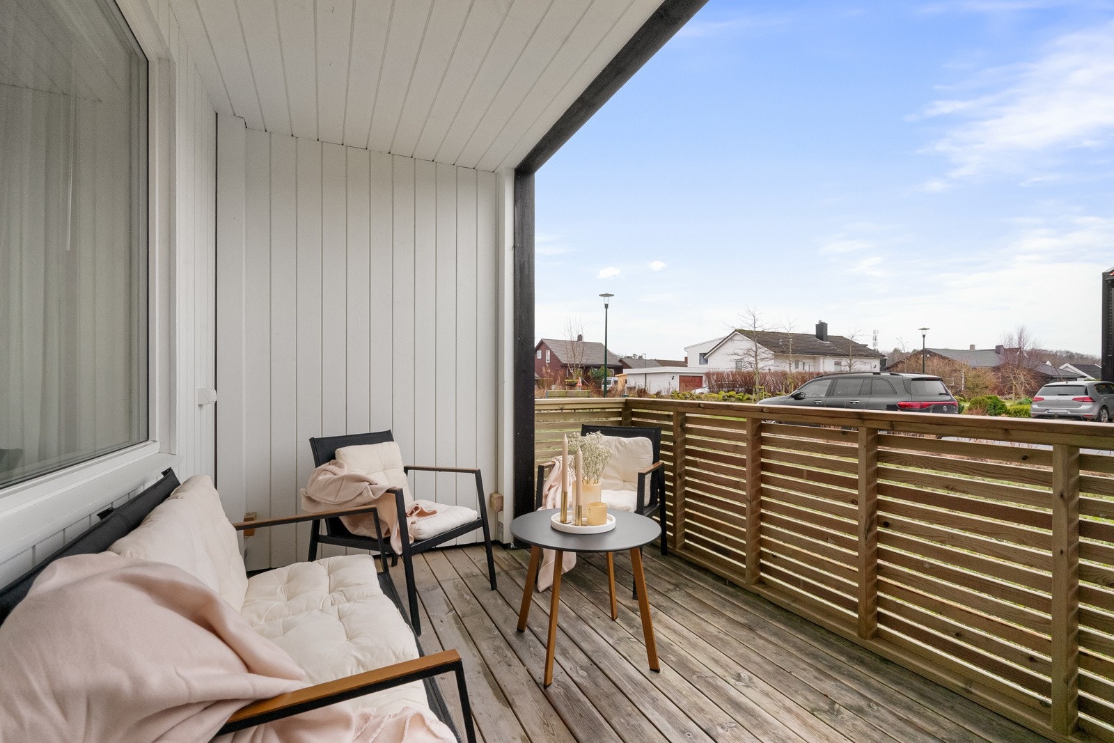 Trivelig terrasse mot vest. Galleribilde