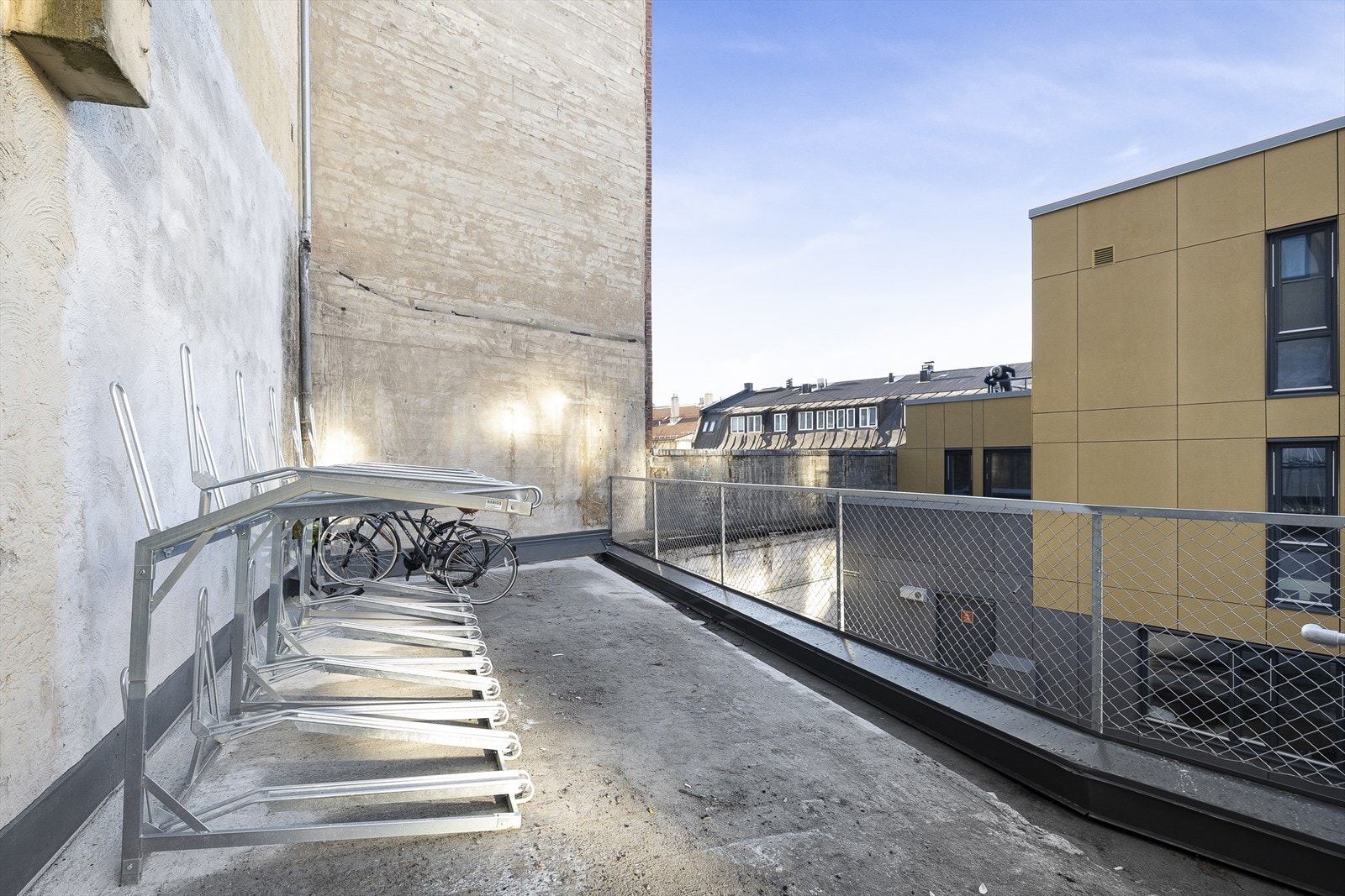 Det er også sykkelparkering i bakgården Galleribilde