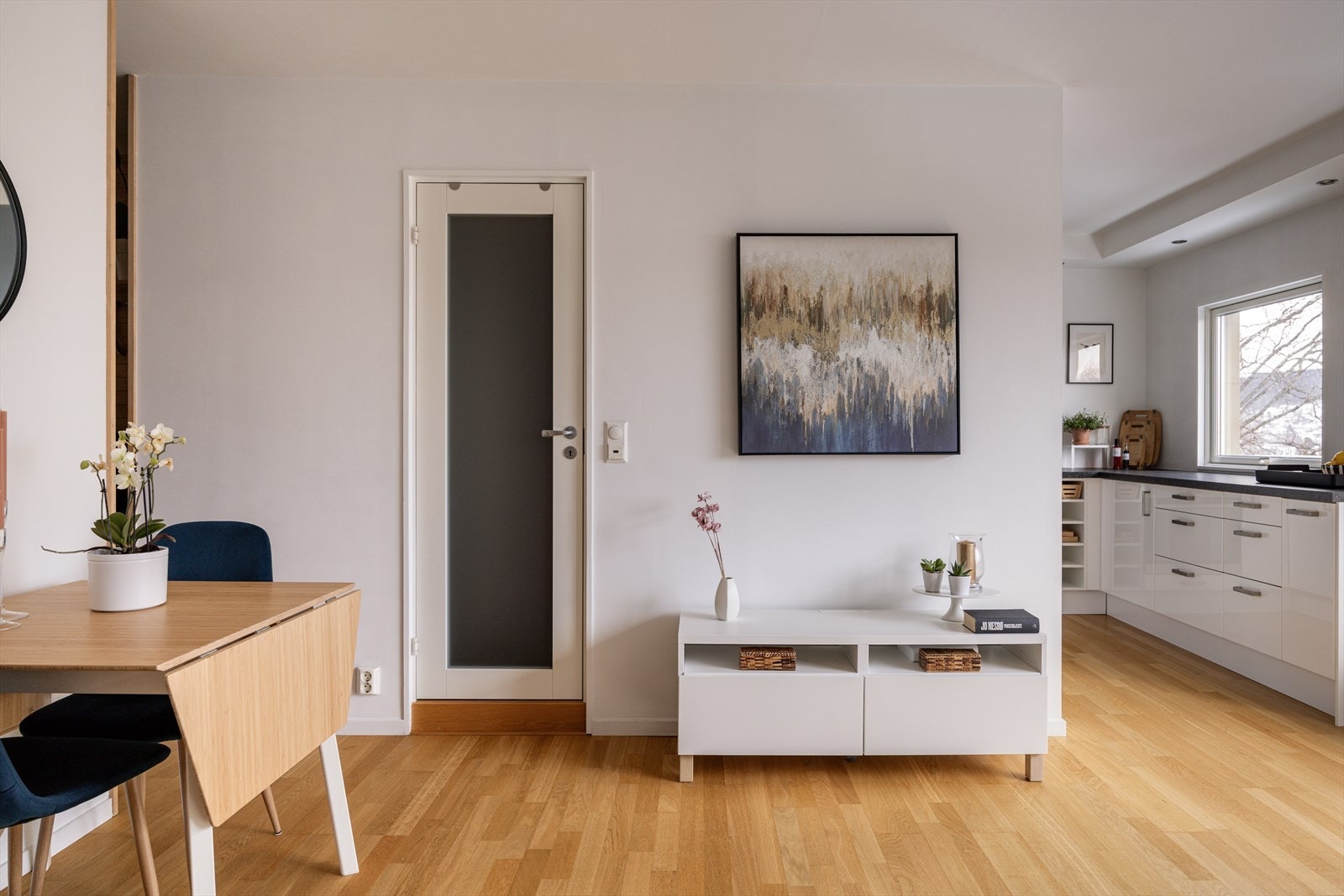Leiligheten disponerer en kjellerbod på 2,6 m². Galleribilde