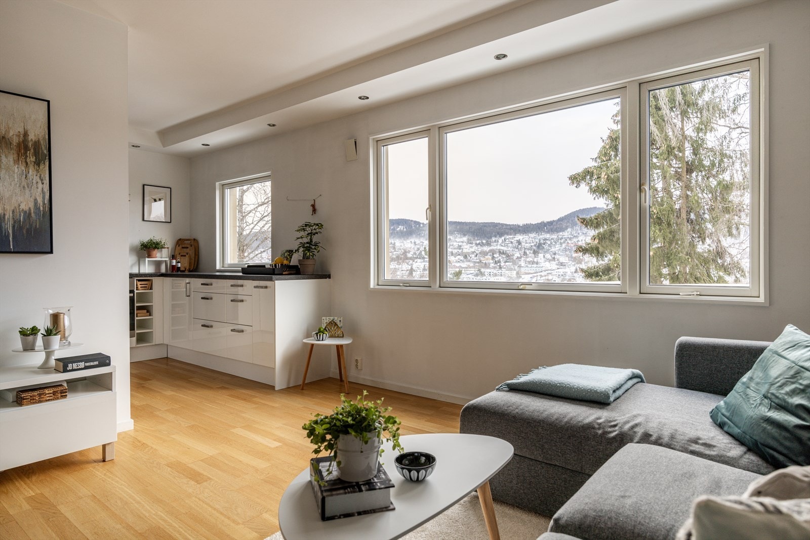 En lys og usjenert 1-roms andelsleilighet med attraktiv beliggenhet på Korsvoll/Frysja. Galleribilde