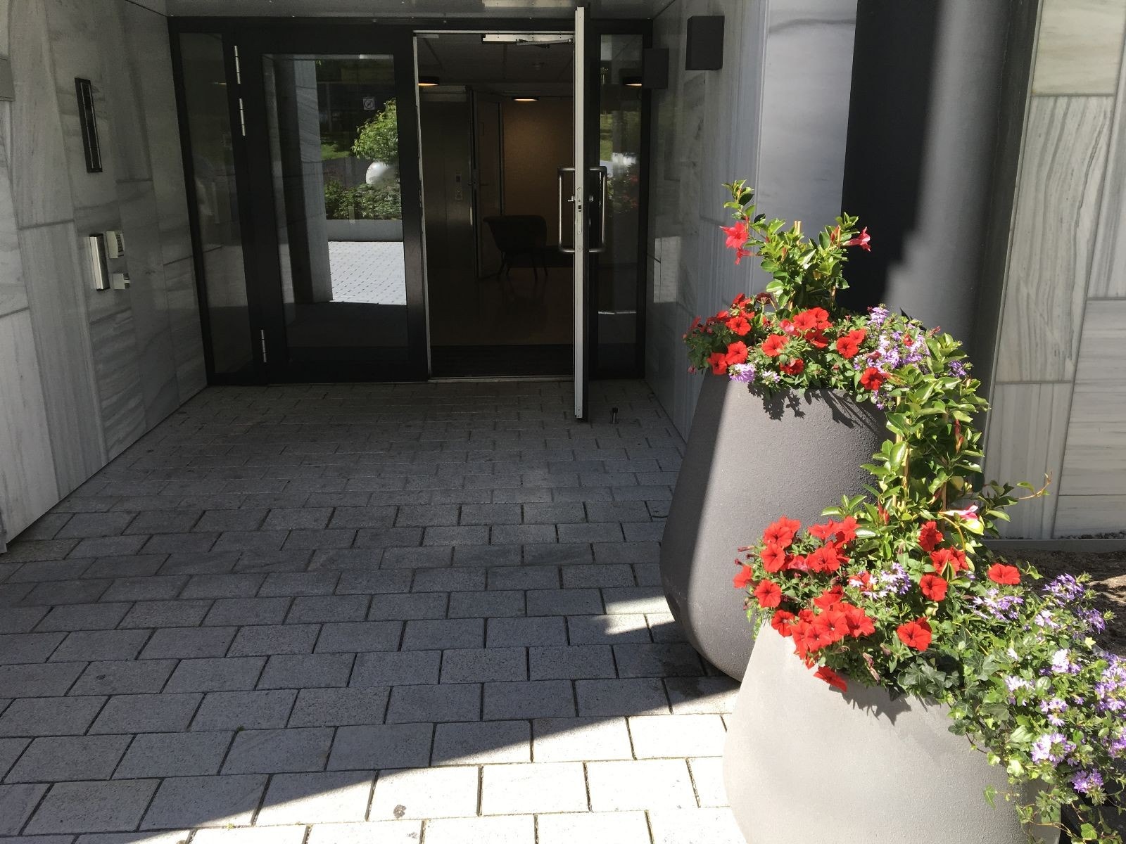 Inngangsparti til blokken Galleribilde