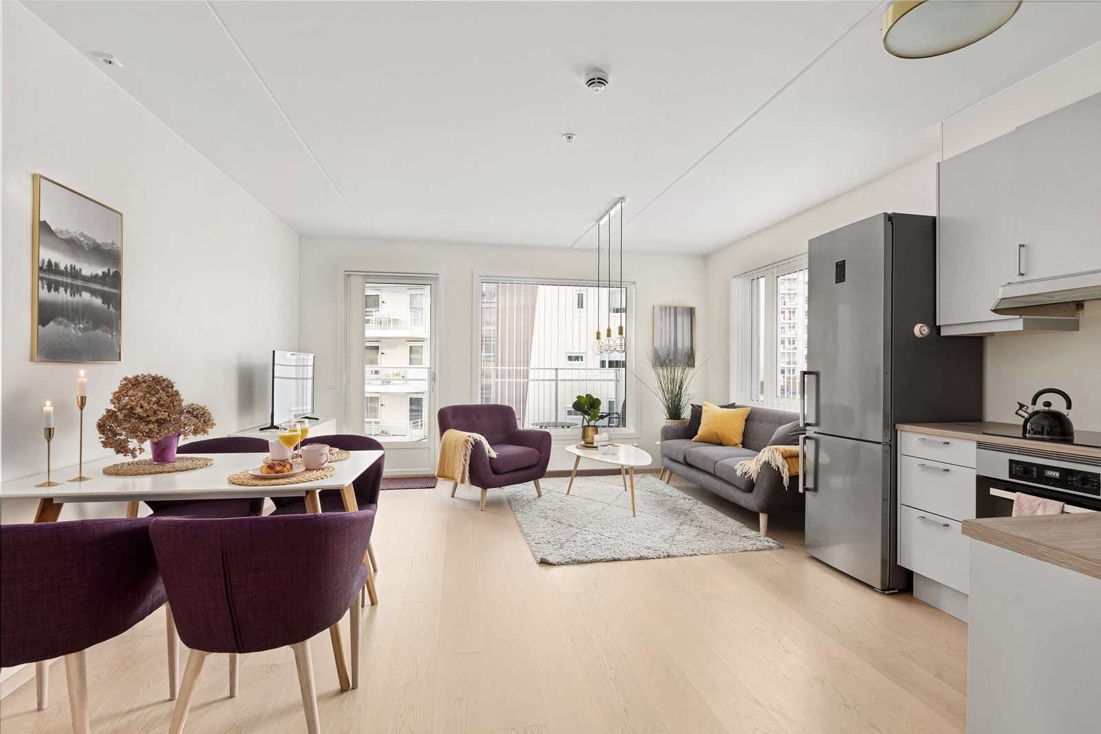 Stue på ca. 24 kvm med utgang til balkong. Galleribilde