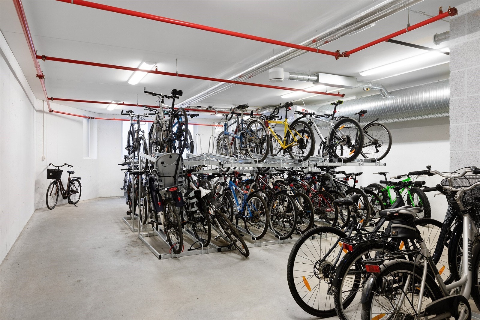 Sykkelparkering og opplegg for sykkelvasking Galleribilde