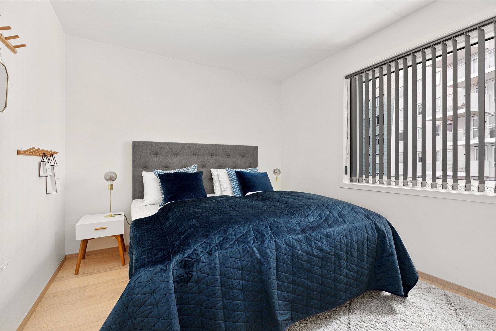 Soverom I har vindu mot vest. Galleribilde