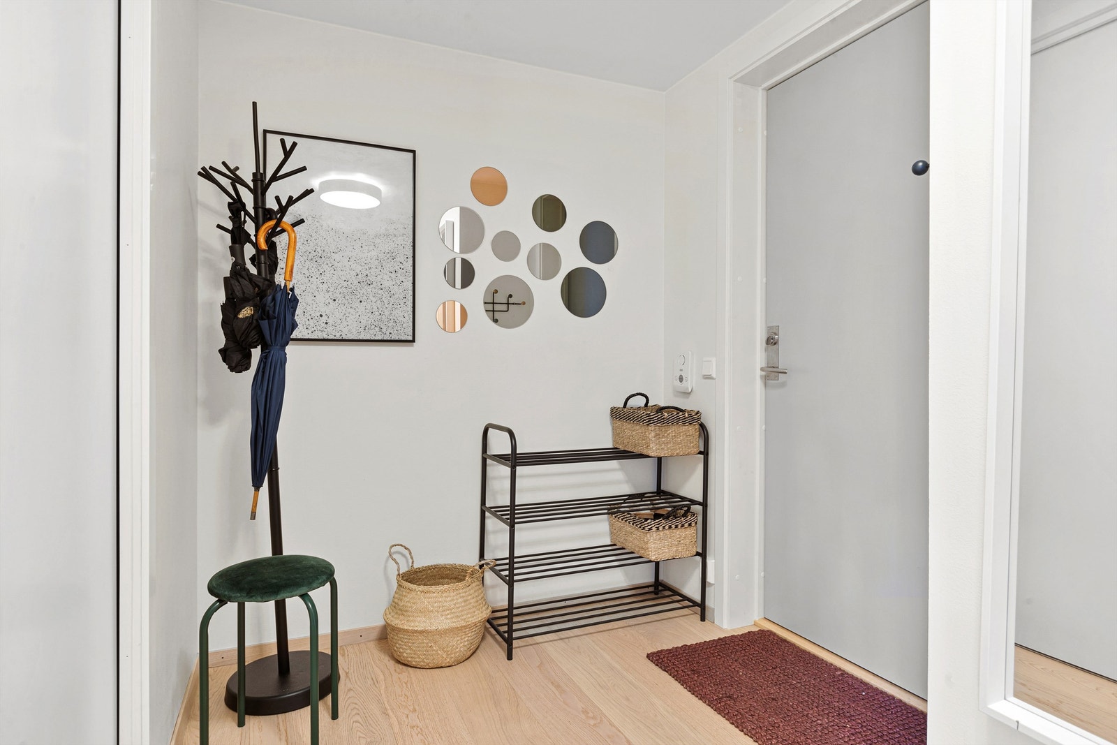 Entreen har god plass til garderobeløsning og skohylle. Galleribilde