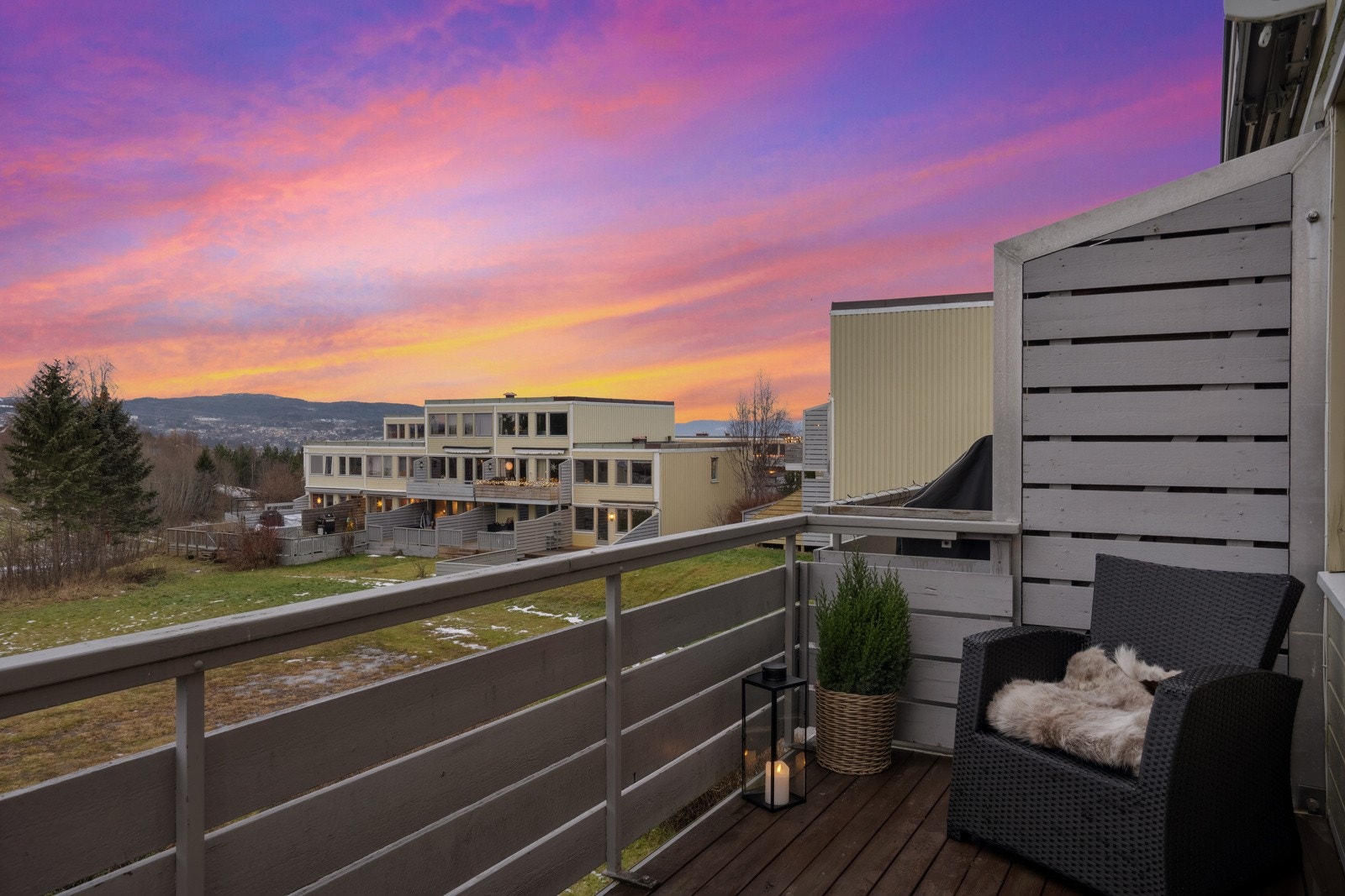 Her nyter man fantastiske solforhold og nydelig utsikt mot vesthimmelen. Galleribilde