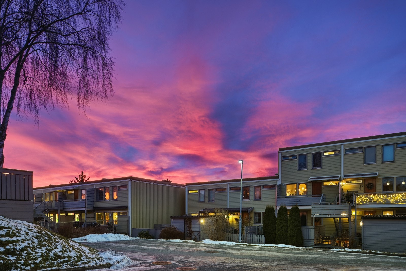 Området byr på en kombinasjon av naturskjønne omgivelser og bynære fasiliteter, noe som gjør bydelen svært attraktiv, både for barnefamilier, unge og eldre. Galleribilde