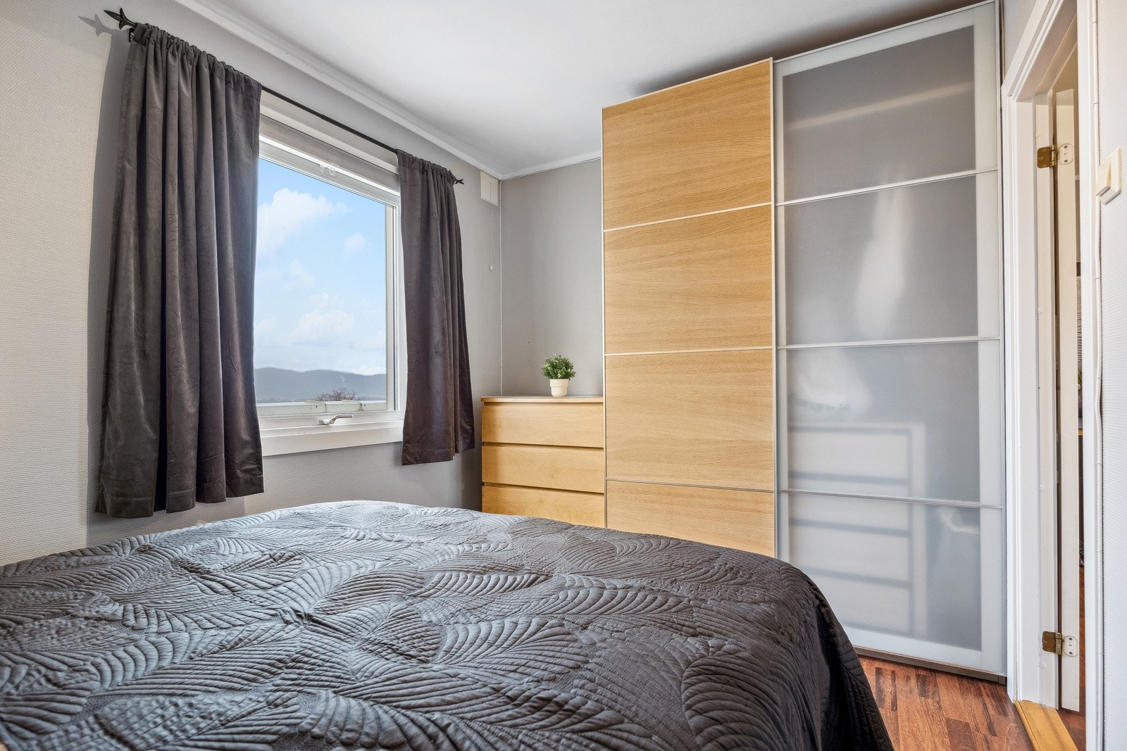 Soverommet er på ca. 9,5 kvm. Galleribilde