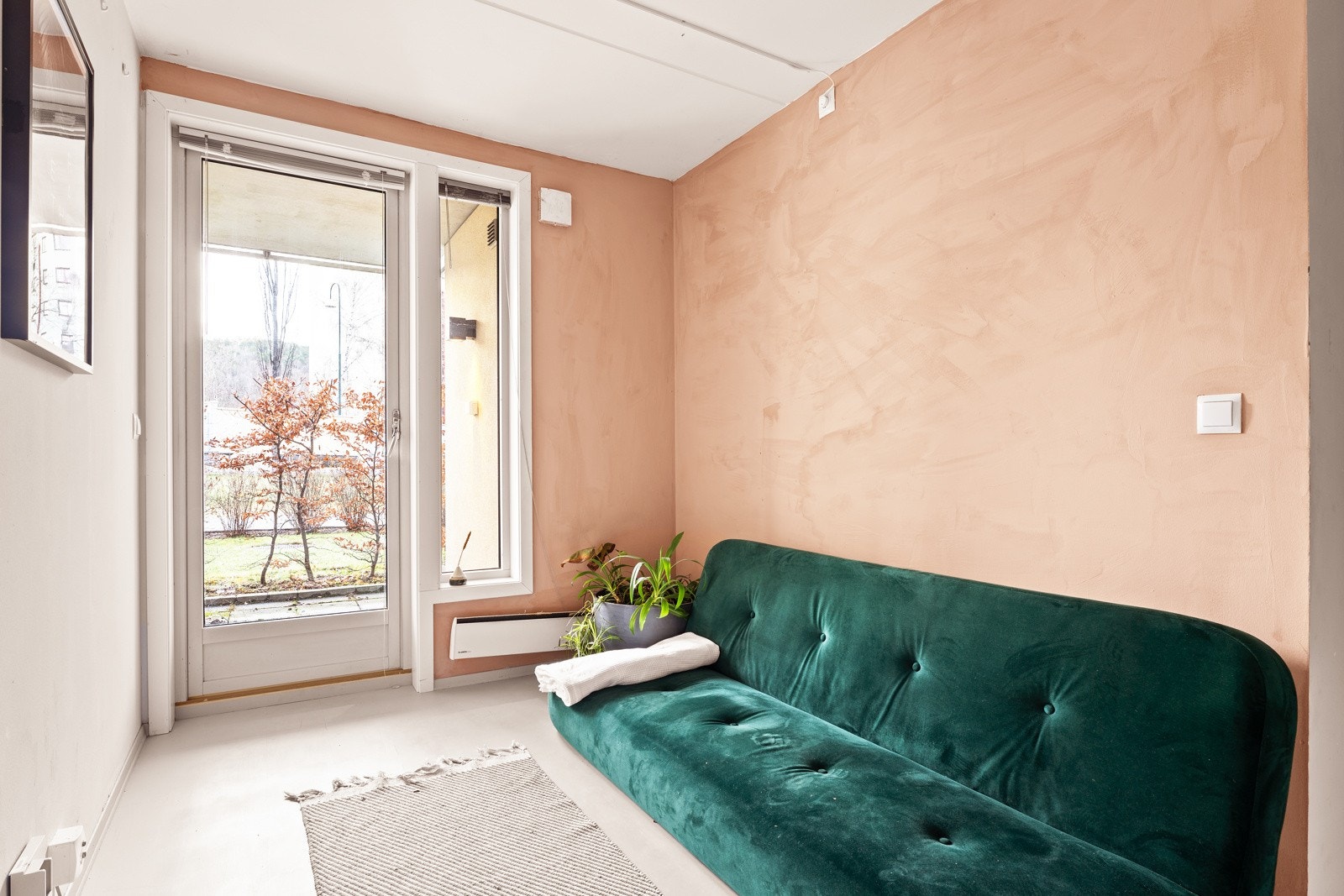 Hybel ca. 21 m2 med utgang til terrasse. Galleribilde