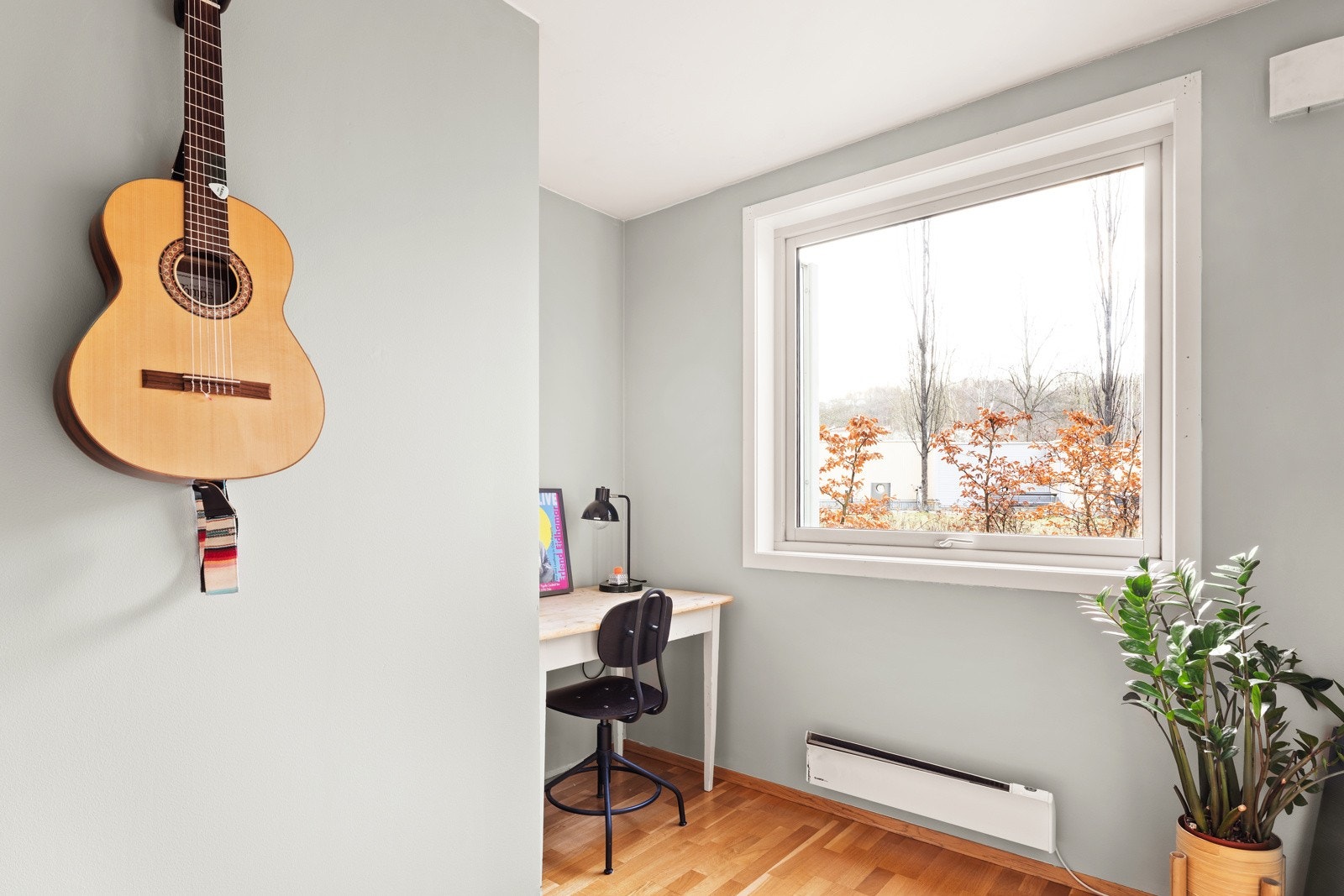 Soverom 2 er velegnet som barnerom, gjesterom eller hjemmekontor, alt avhenging av hvilket behov man har. Galleribilde