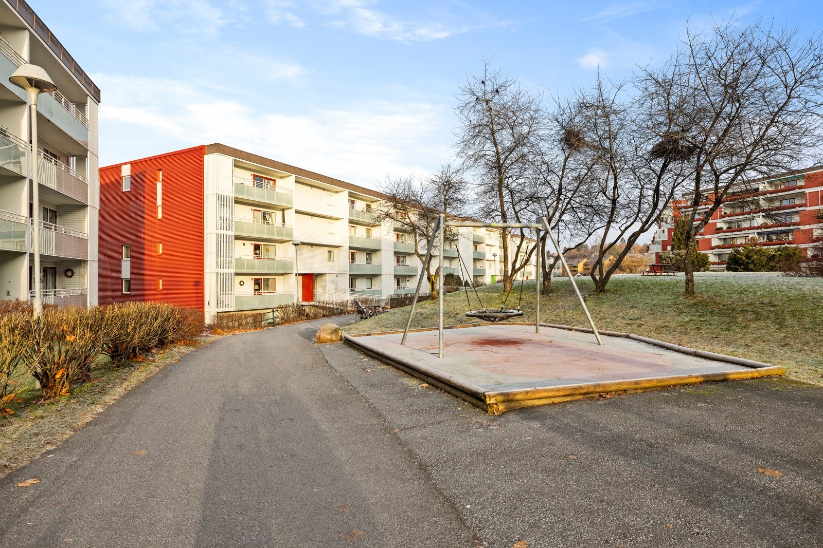 Hoffsgrenda Borettslag har en attraktiv beliggenhet i et etablert og fredelig boligområde på Skøyen. Galleribilde