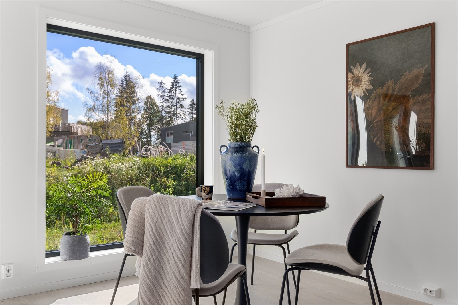 Lys og trivelig spisestue Galleribilde