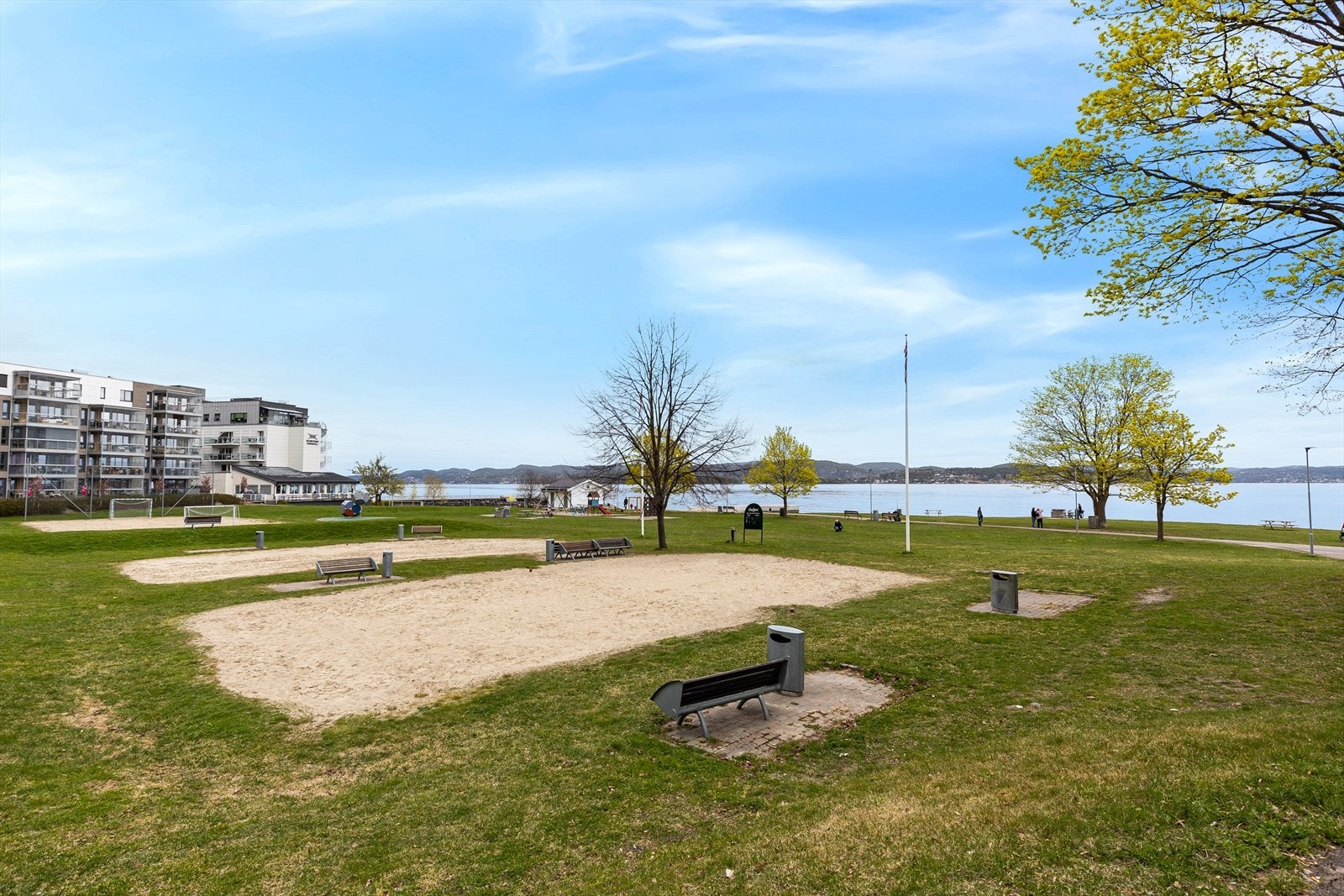 Holmestrand er full av naturskjønne perler, og er en helårsperle med en rekke badesteder sommerstid og rikt løypenett for ski vinterstid. Galleribilde