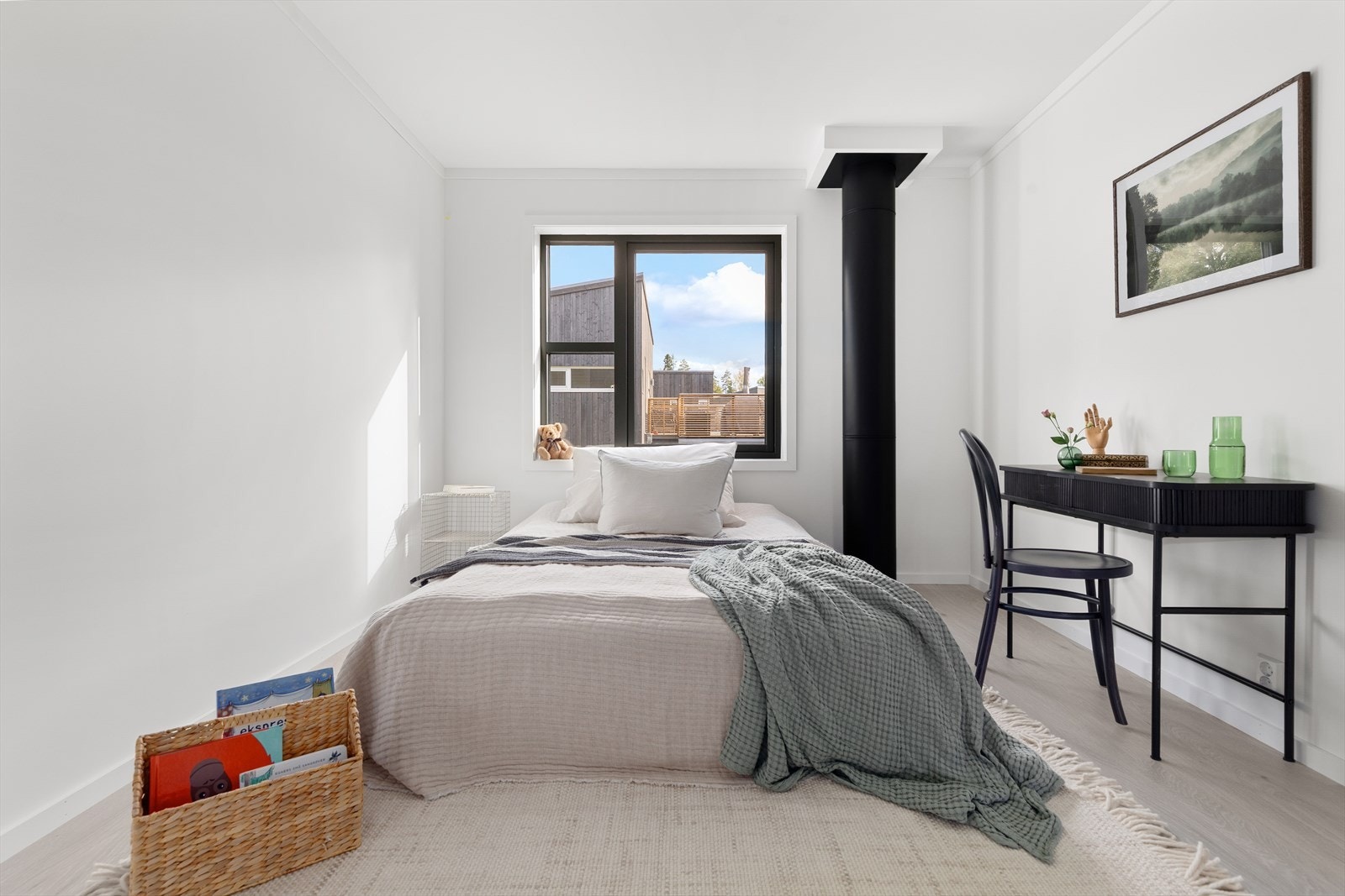 Soverom 2 - Soverommene i etasjen er romslige og fine Galleribilde