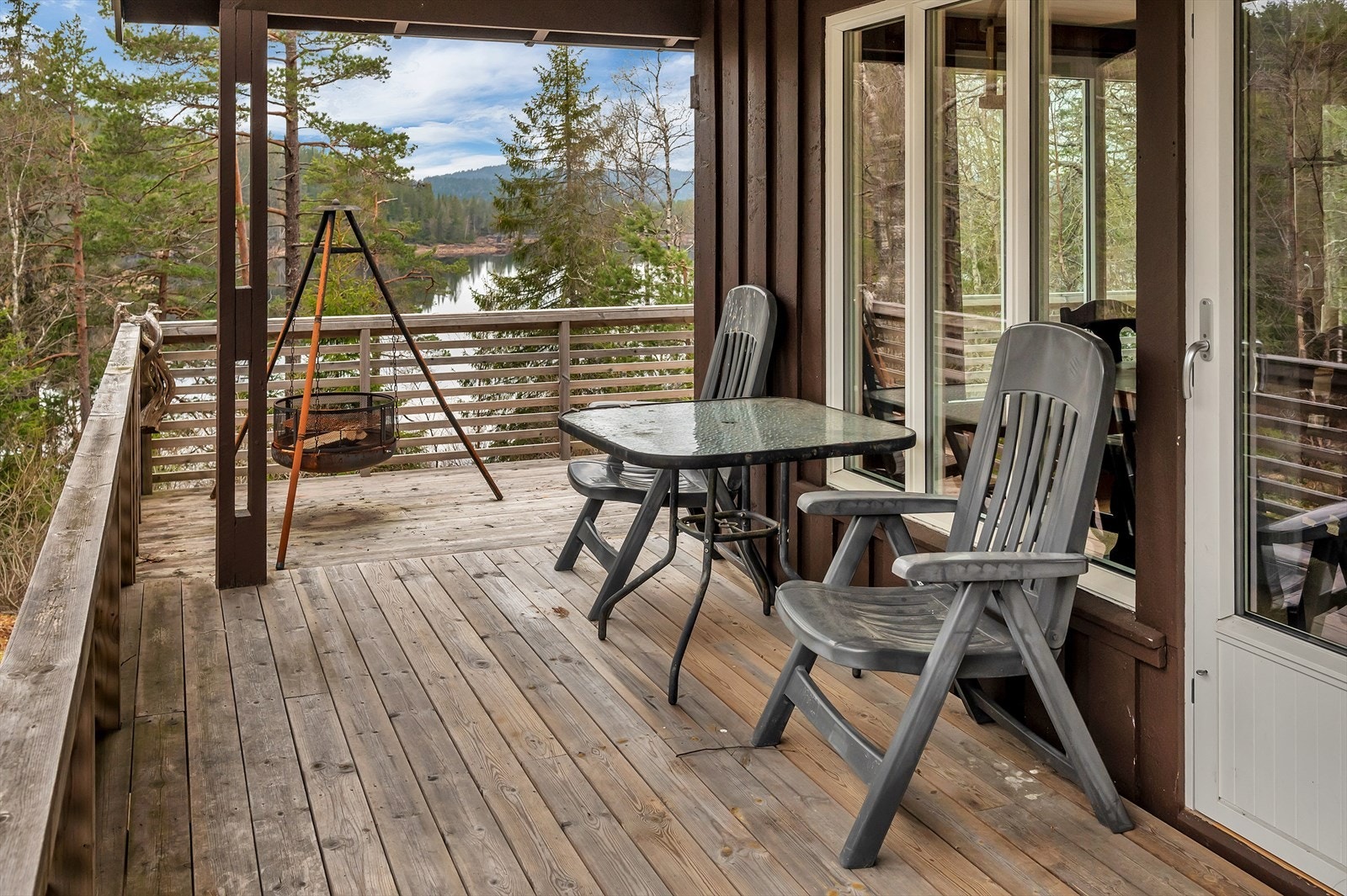 Veranda på ca 31 m2 ut fra stue. Galleribilde