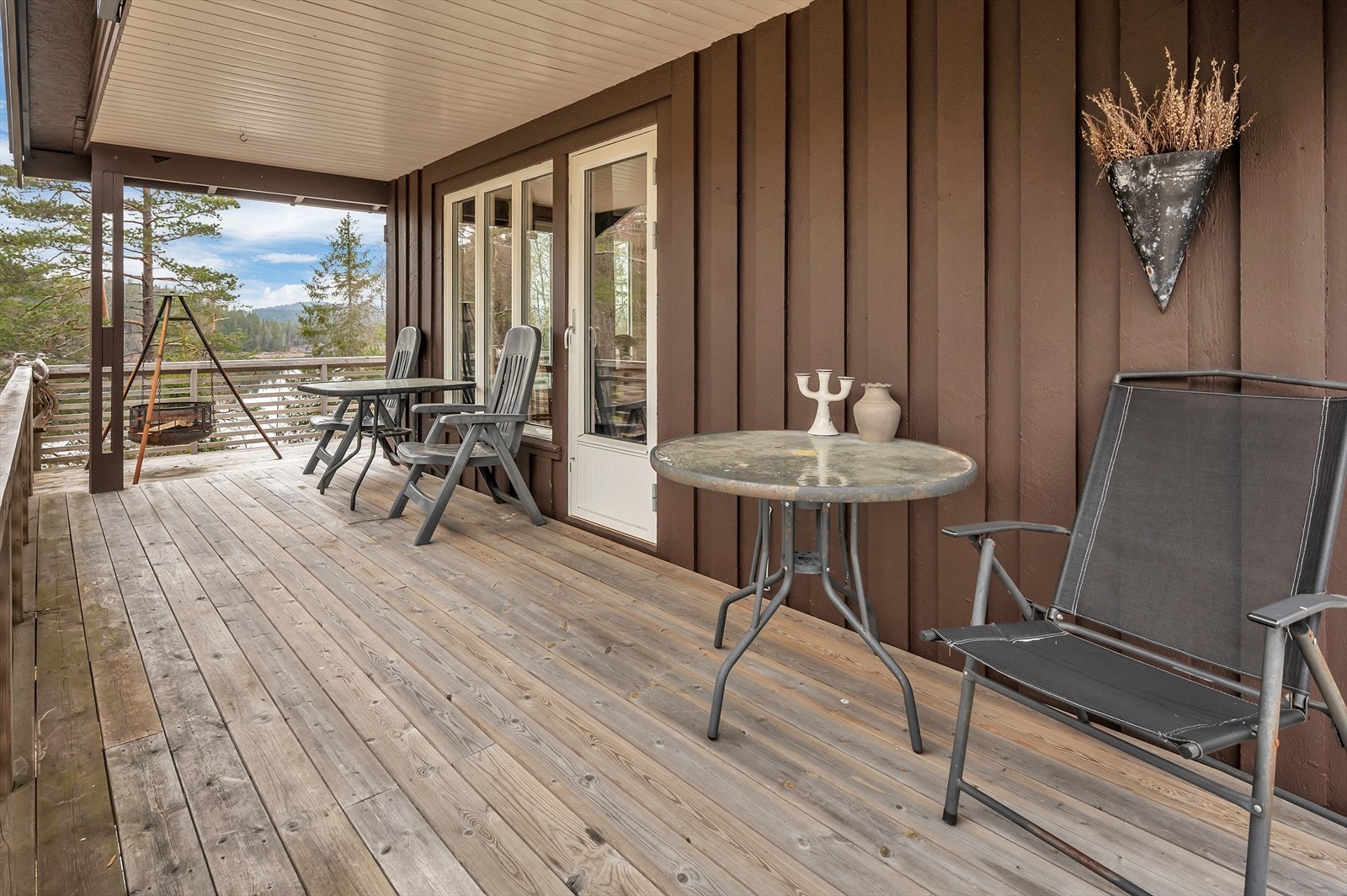 Terrasse på ca 26 m2 ut fra hovedinngangsdør Galleribilde