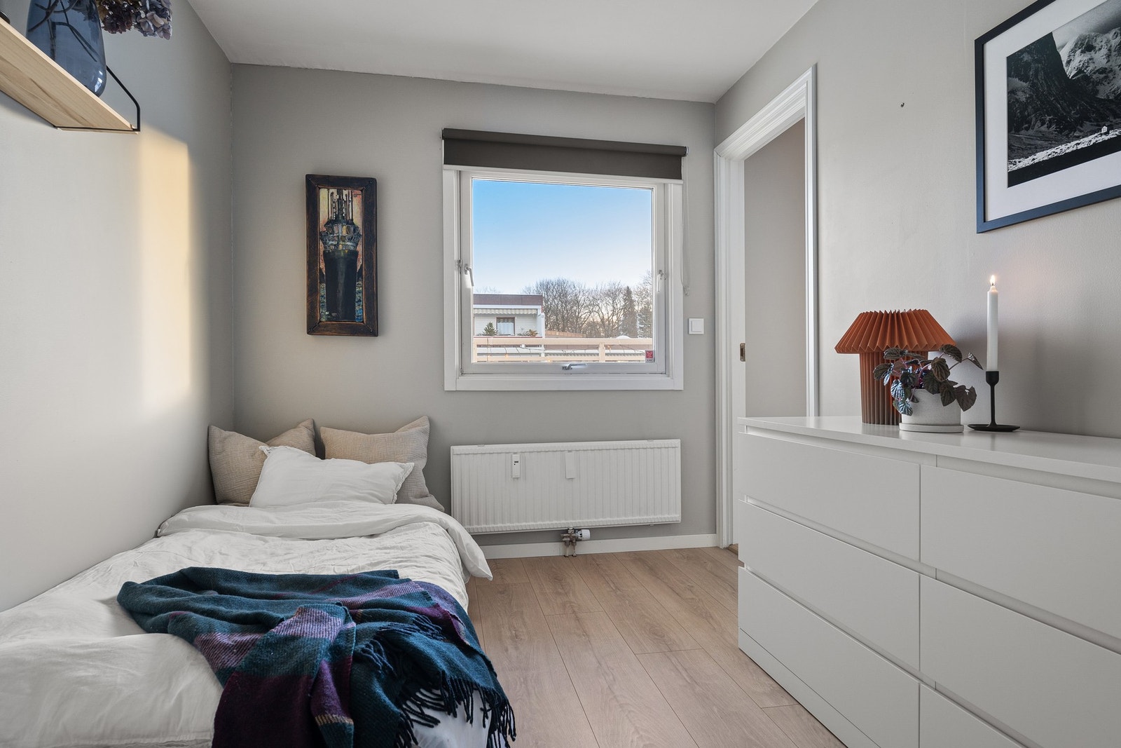 Soverom 2 med adkomst fra kjøkkenet Galleribilde