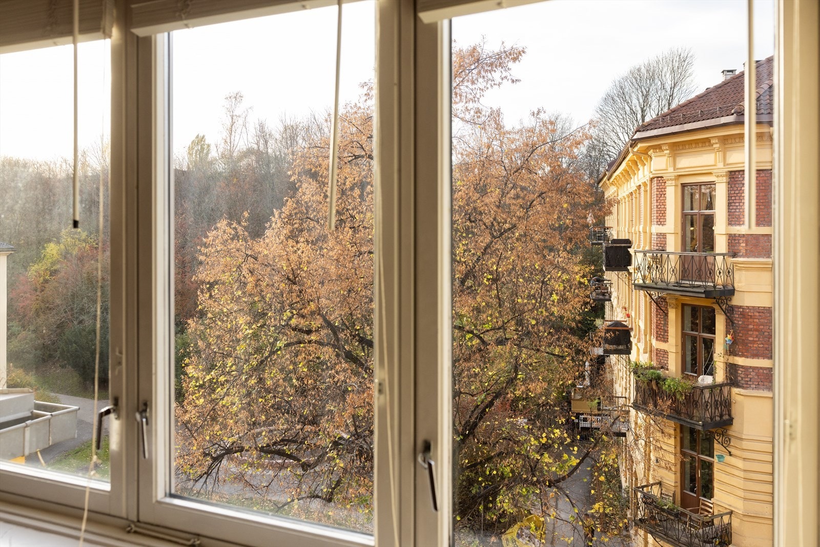 - Store vindusflater som gir rikelig med luft og lys - Galleribilde