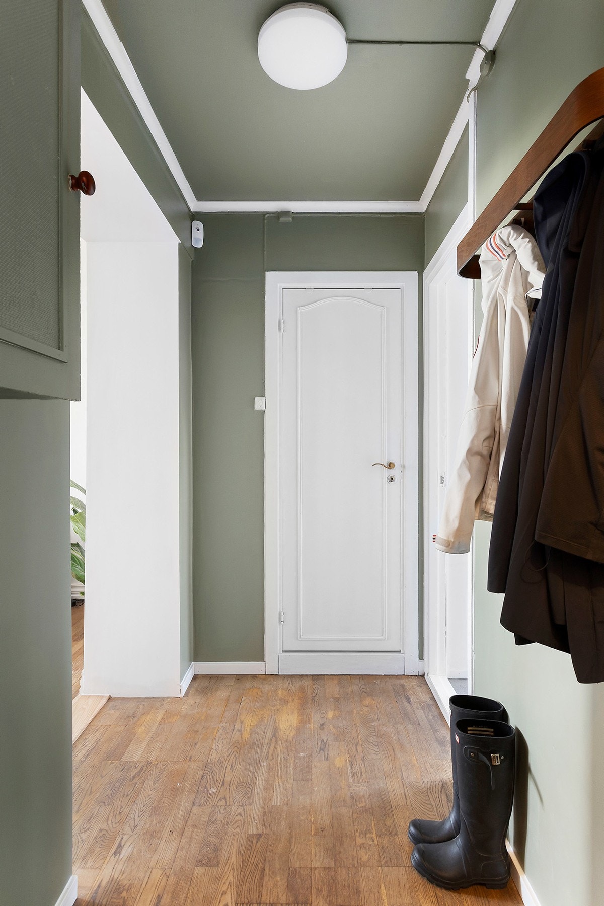 Boligen er malt i et lunt og behagelig fargepallett. Galleribilde