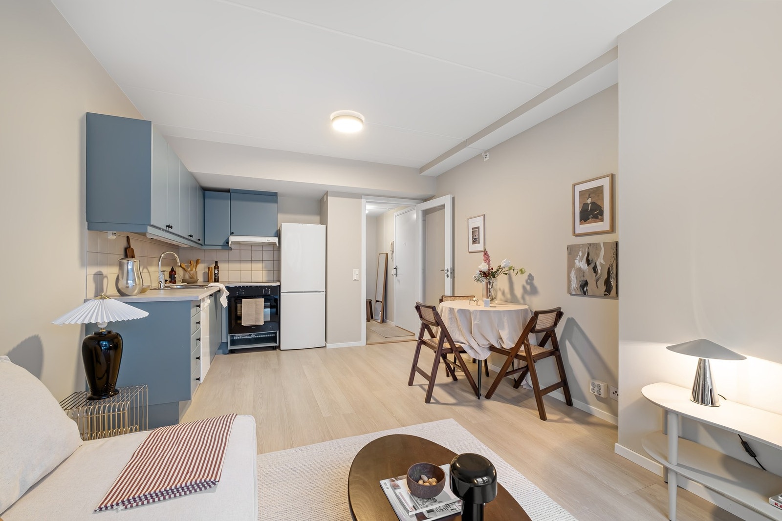 Á-konto strøm/varmtvann og bredbånd er inkludert i fellesutgiftene. Fra 1. mars 2025 vil kostnadene reduseres med kr. 1.796,-. Galleribilde