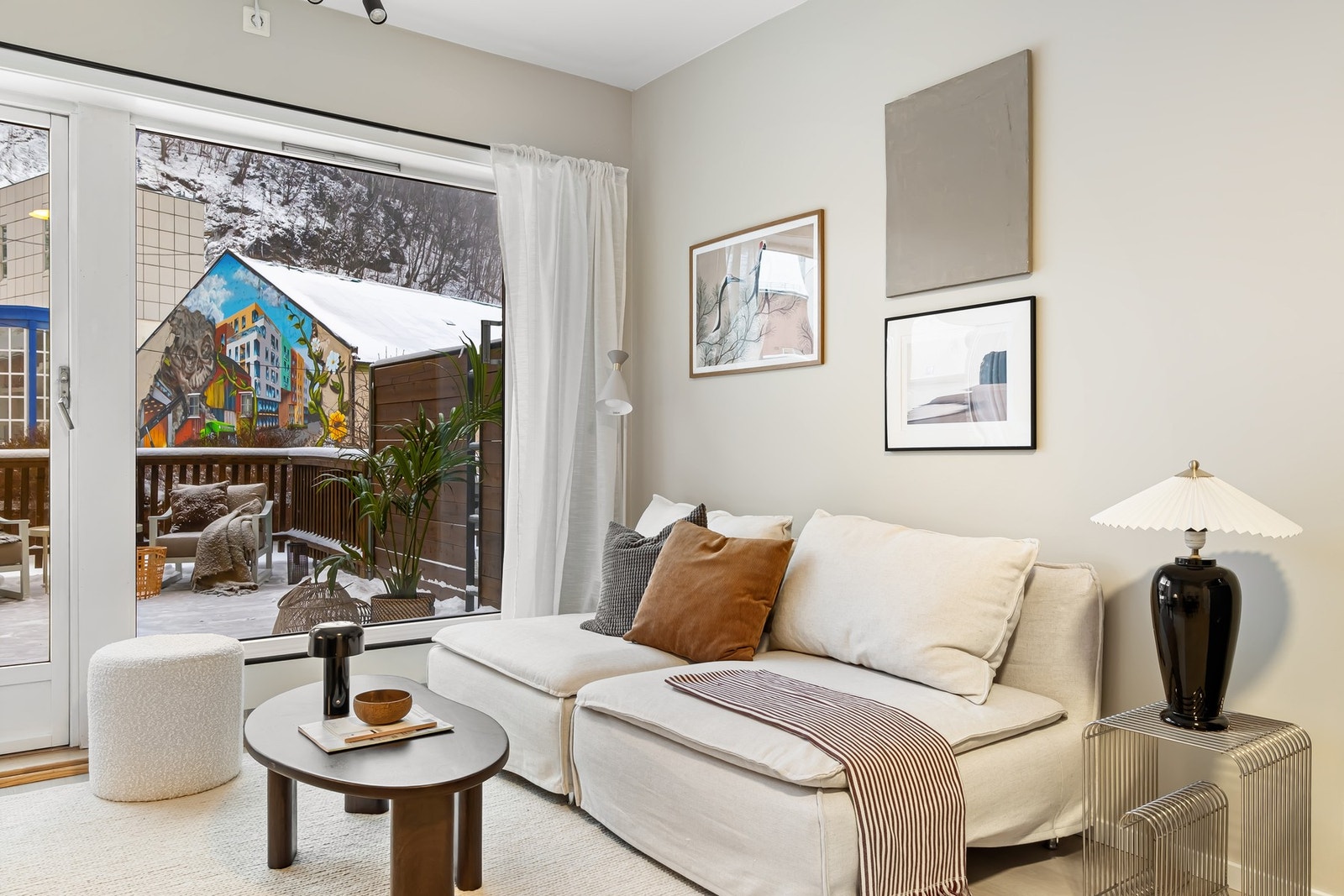 Overflatene er malt i et delikat fargevalg fra 2024. Galleribilde