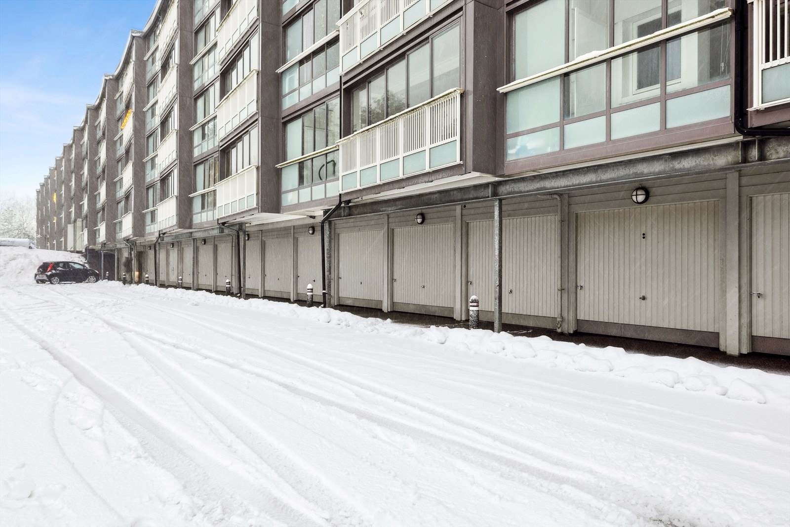 Garasjeplass i rekke som fordeles ut fra Galleribilde