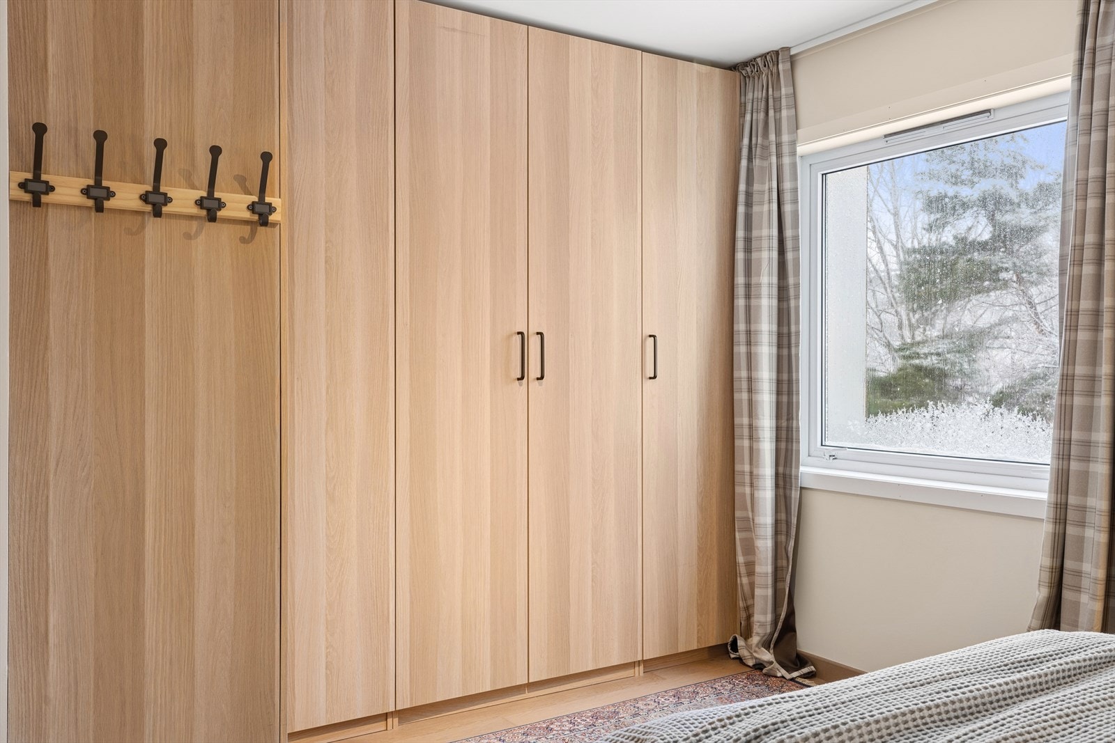 Plassbygd garderobe for optimalisering av plass Galleribilde