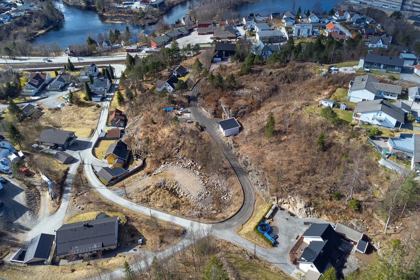 Tomten kan fritt besiktiges, evt kontakt megler for visning Galleribilde