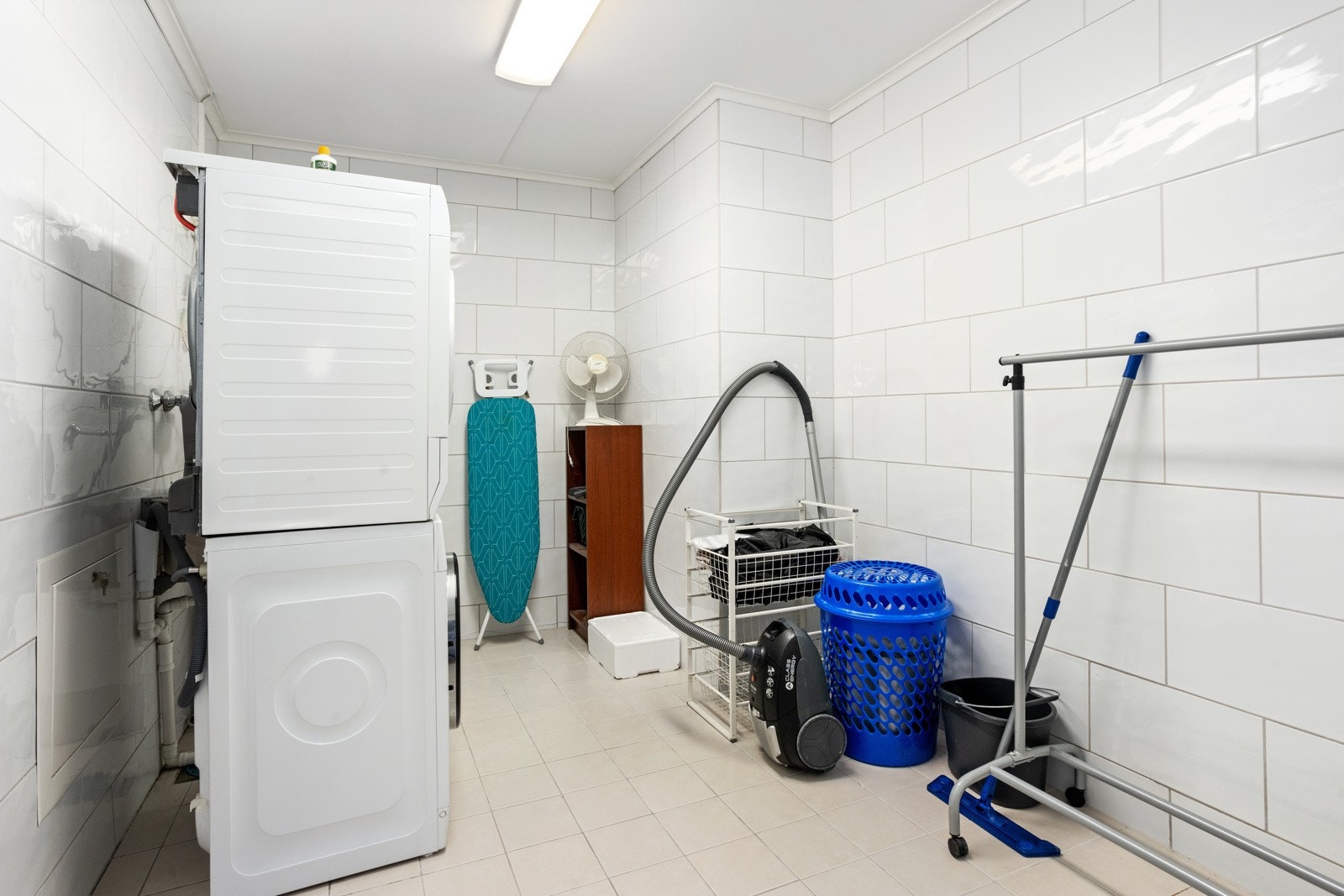 Stort flislagt vaskerom Galleribilde