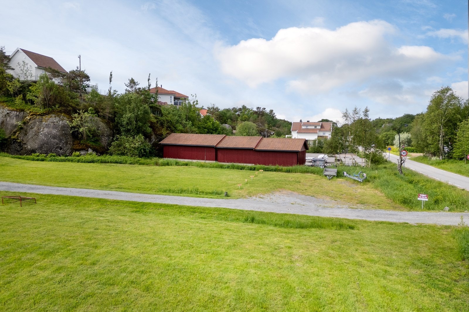 Leveres som råtomt uten byggeklausul Galleribilde