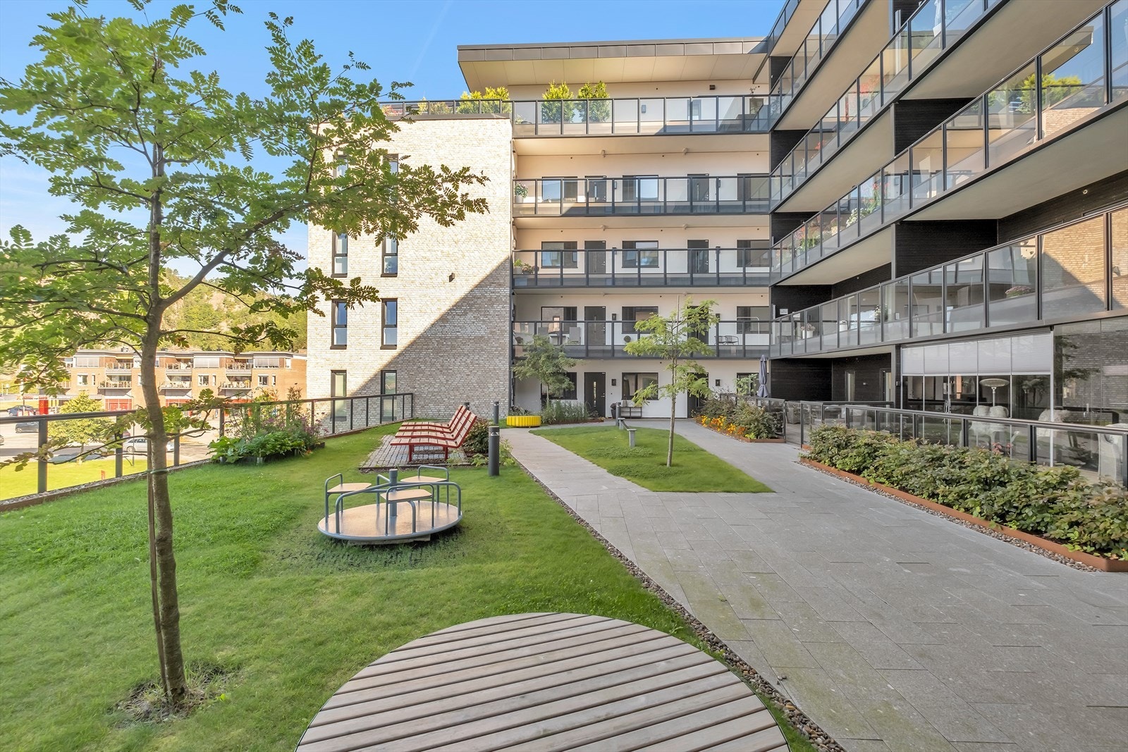 Hellelagte gangveier og belysning Galleribilde
