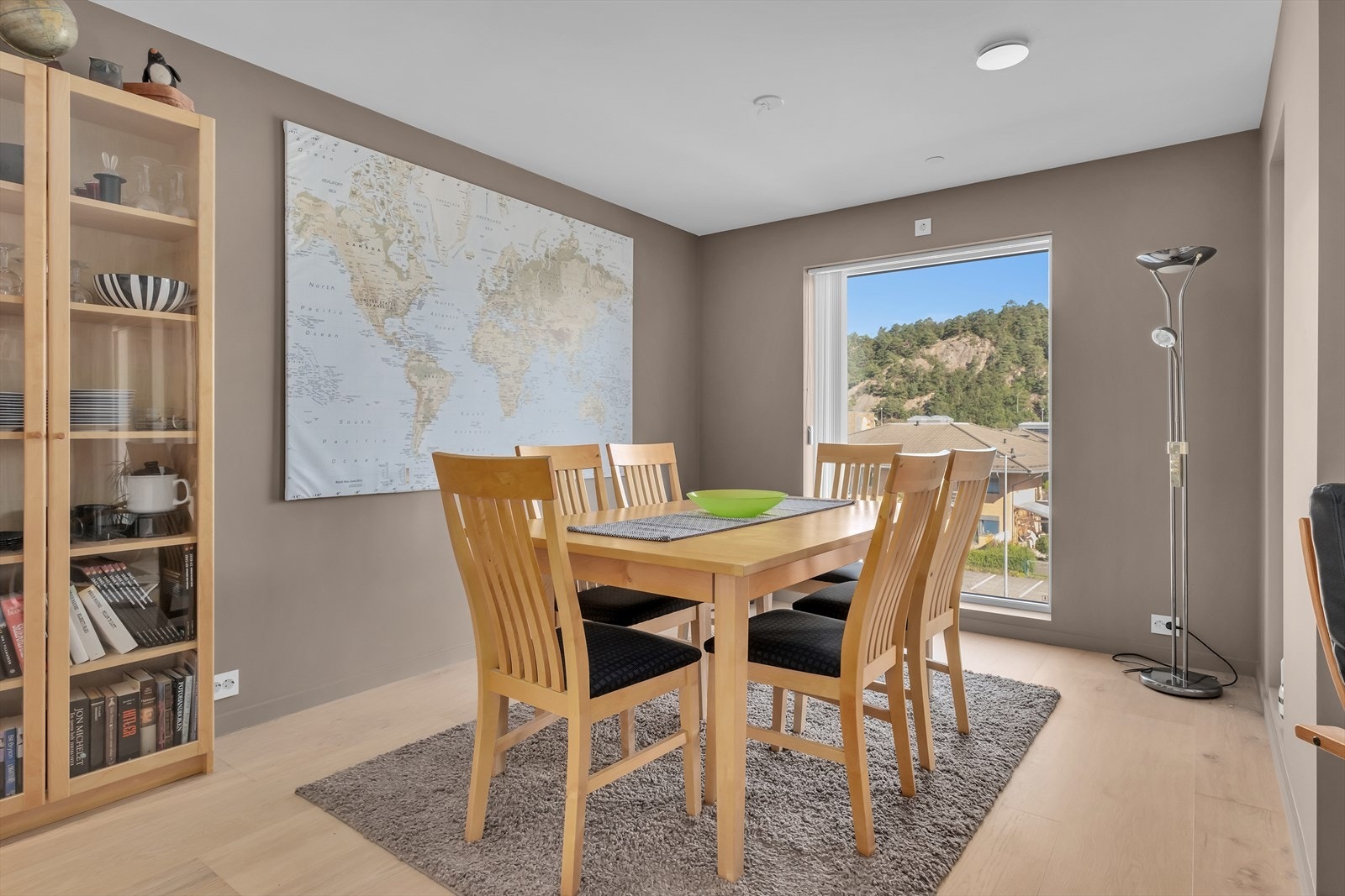 Naturlig plass for spisebord Galleribilde