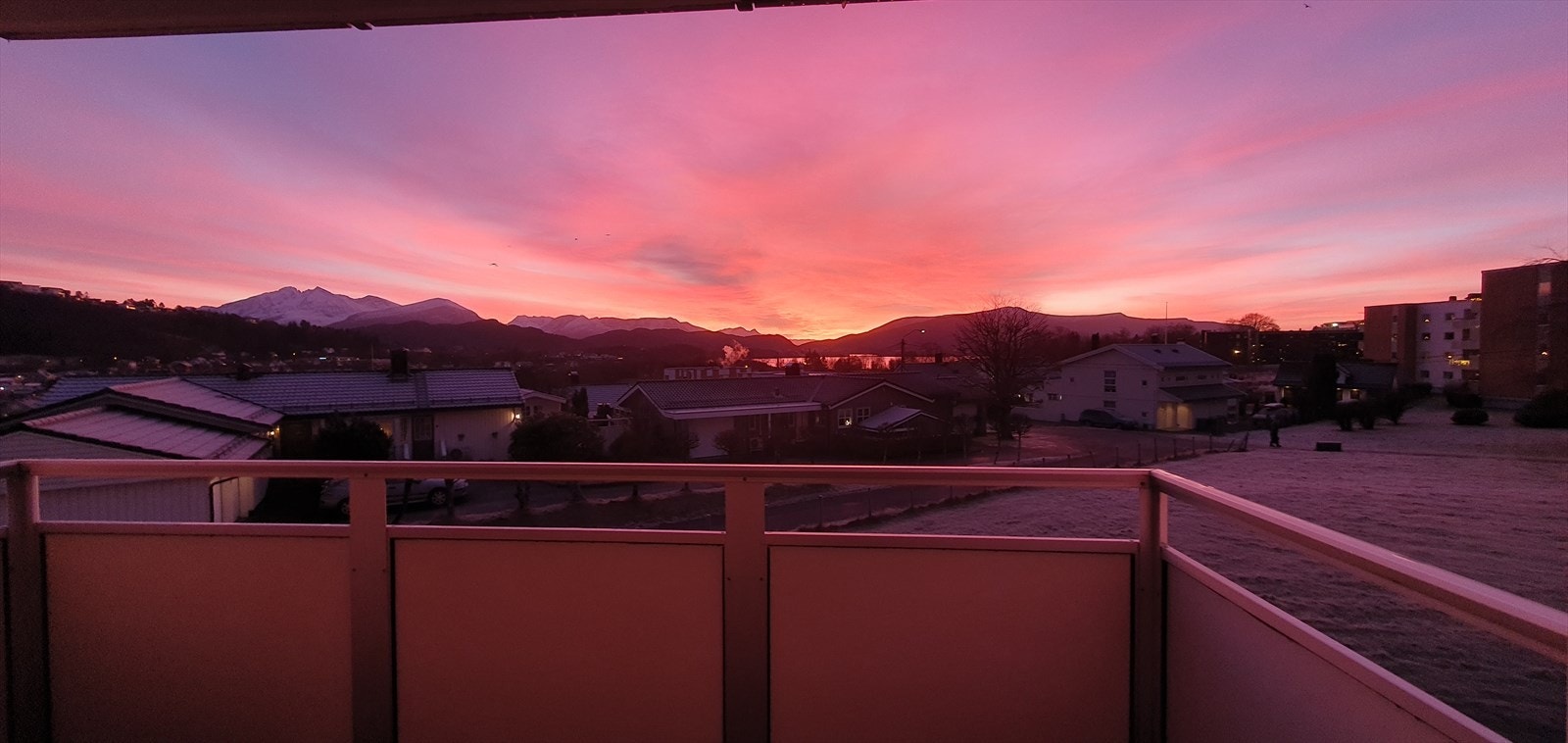 Bli vant til slike solnedganger på vinteren Galleribilde